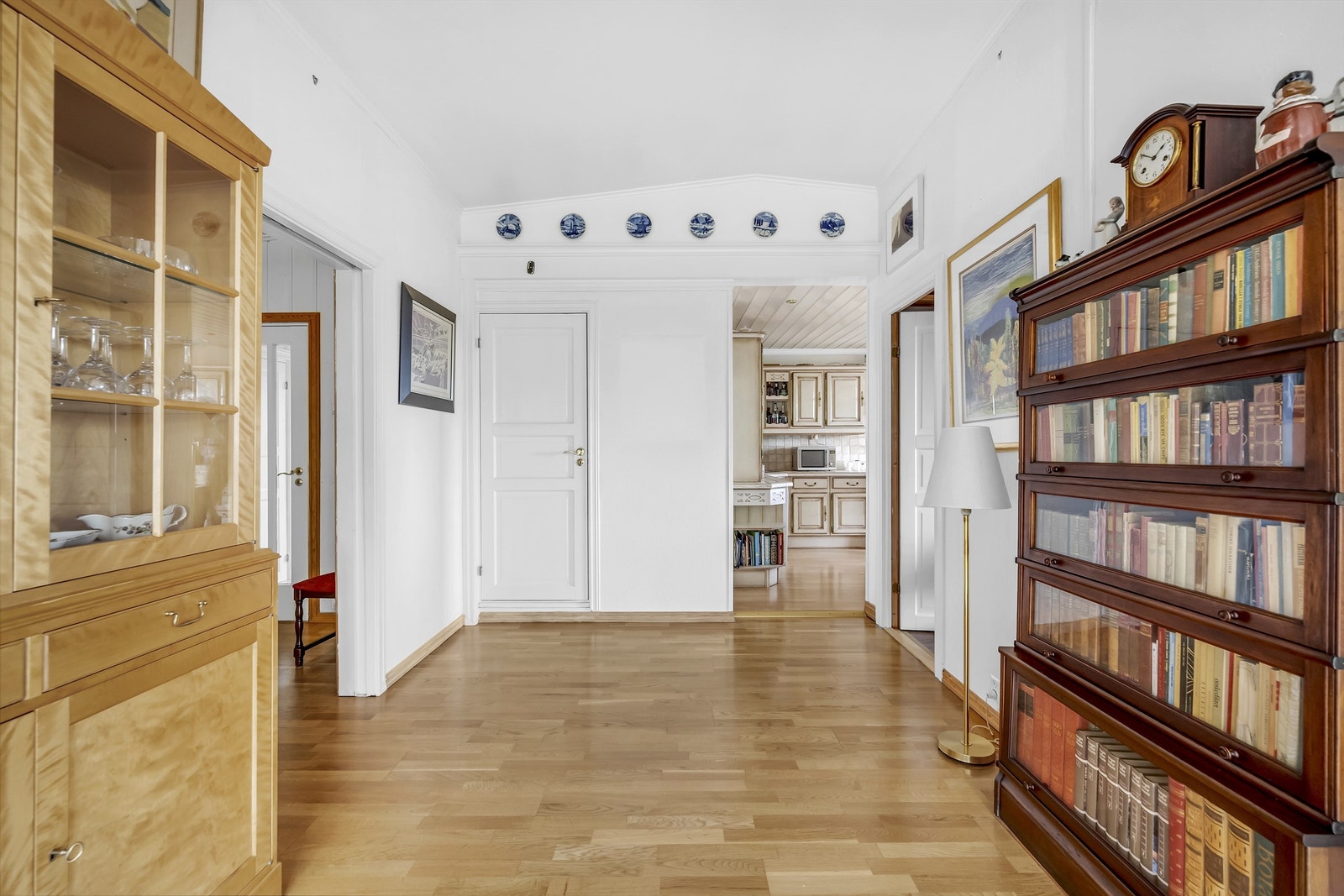 Mellomgang mot kjøkkenet Galleribilde