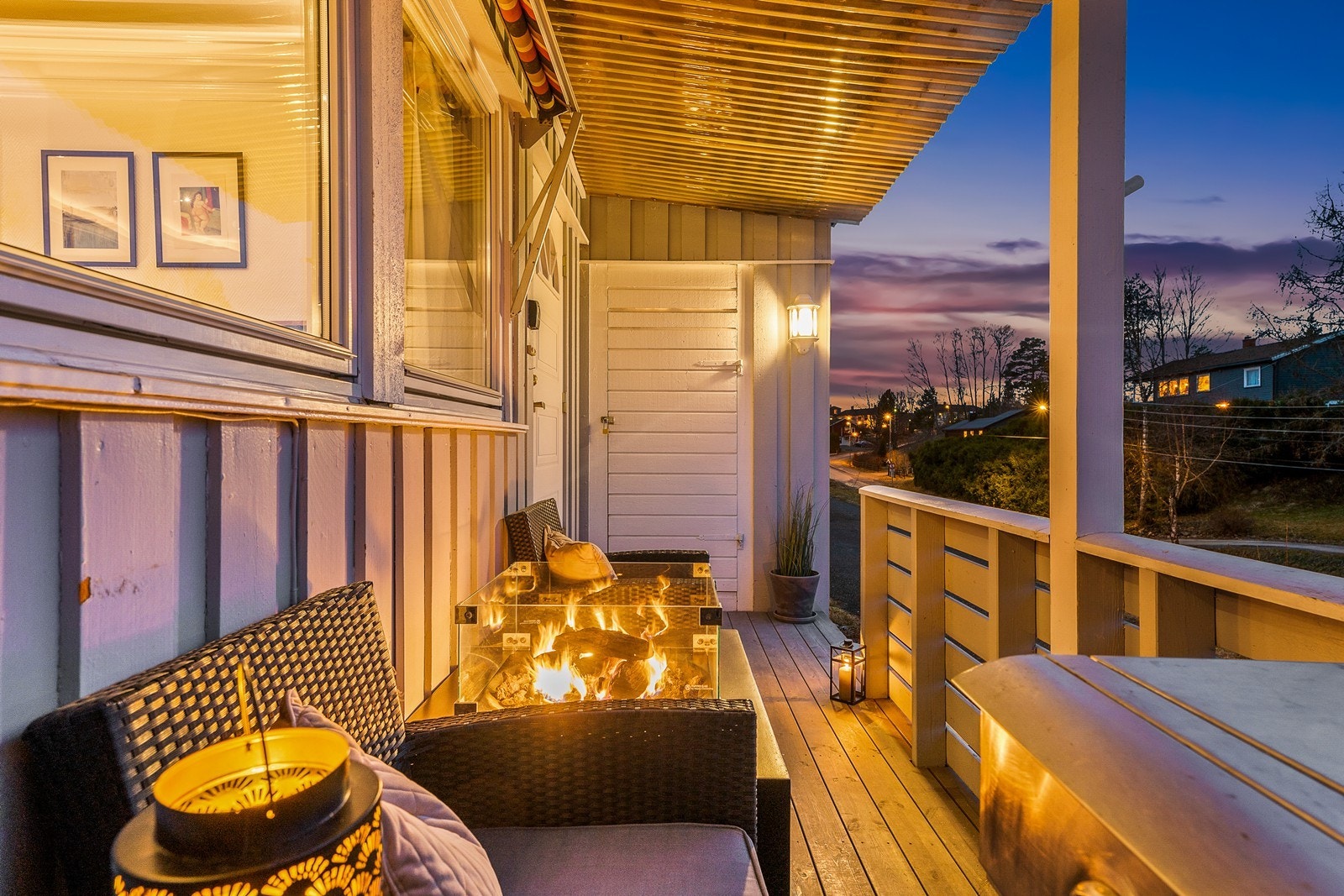 Attraktiv vestvendt terrasse med god plass til utestunder, og utebod for ekstra lagringsplass! Galleribilde