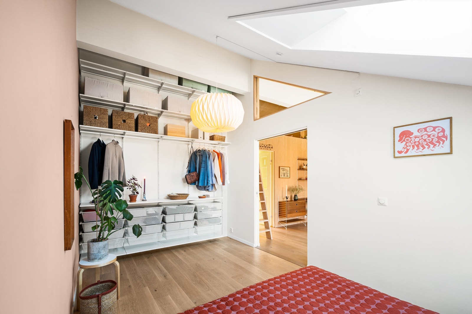 Soverommet har også smarte oppbevaringsløsninger til det du skulle ha behov for. Galleribilde