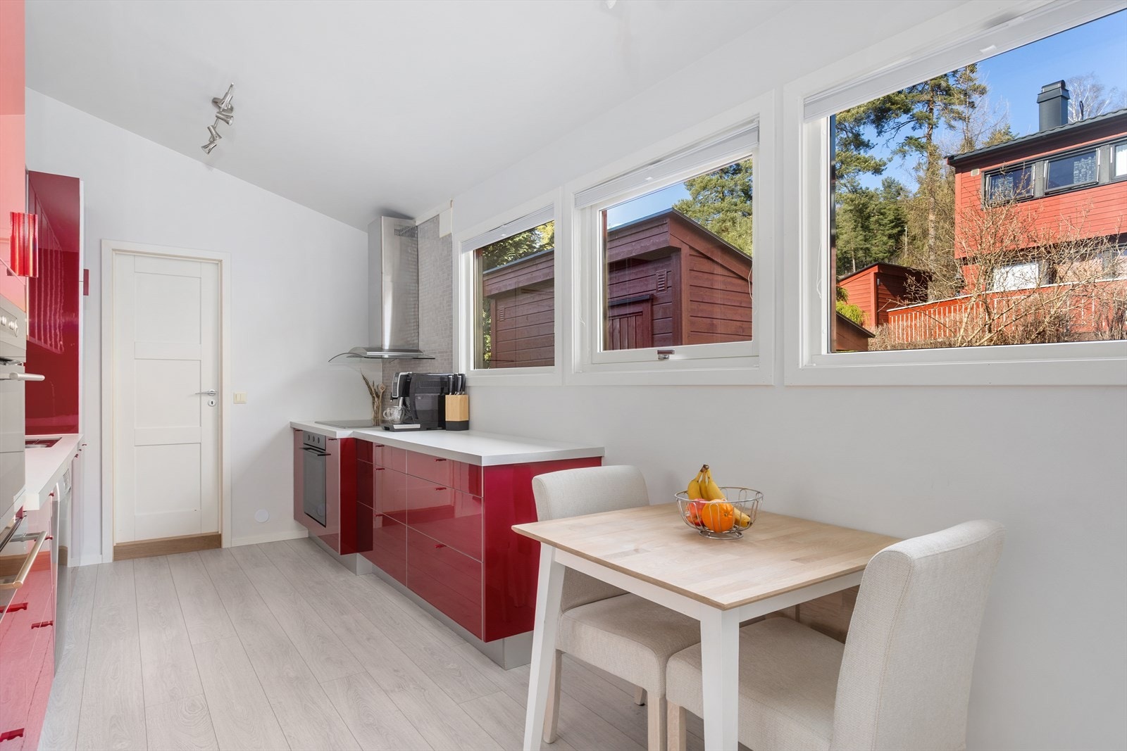 Plass til mindre spisegruppe i rommet om ønskelig. Galleribilde