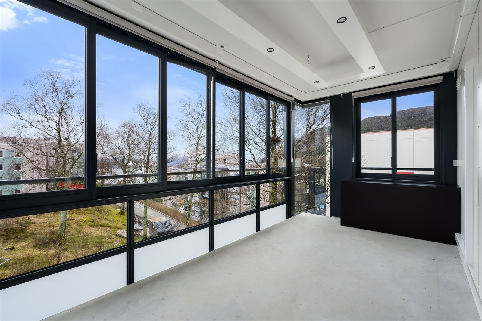 Ny innglasset balkong på ca 14 kvm Galleribilde