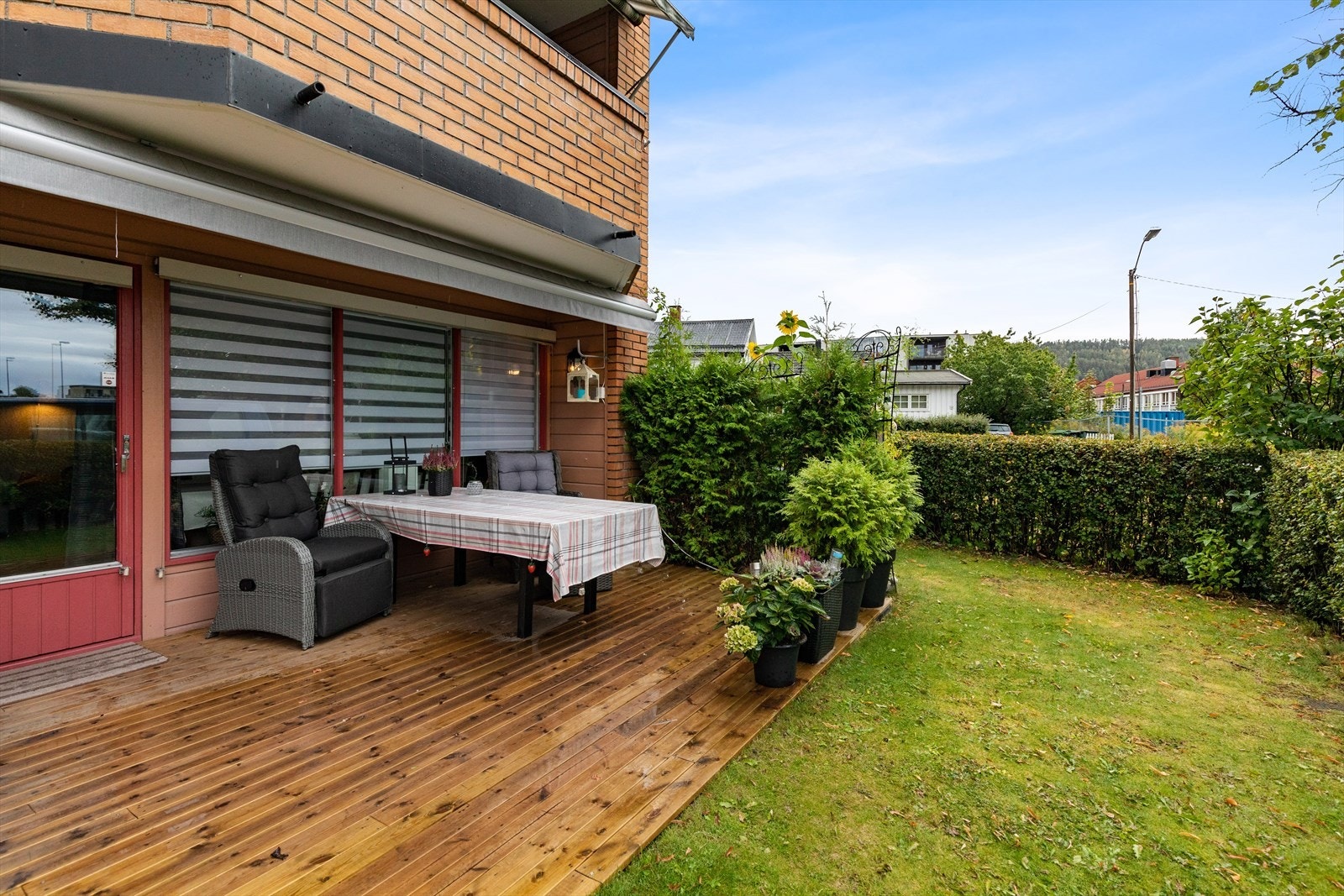 Fra stuen er det utgang til solrik og lun terrasse. Galleribilde