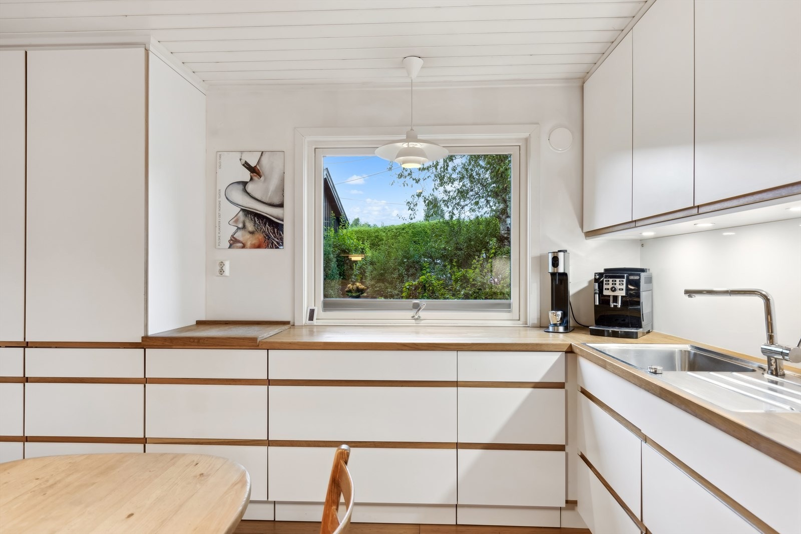 Integrerte hvitevarer medfølger i handelen. Galleribilde