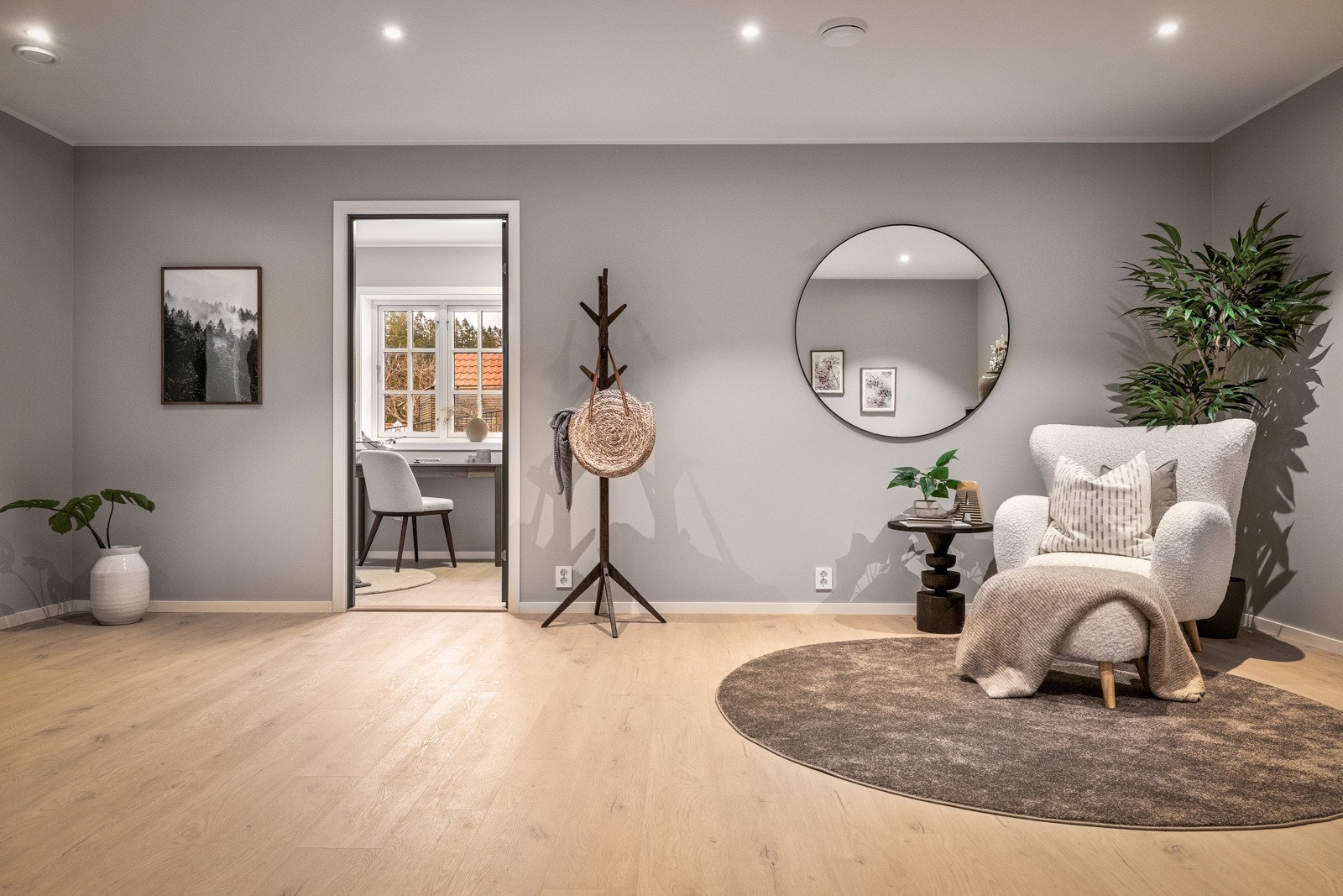 - Til venstre for inngangspartiet finner man det 3 soverommet på plan 1 - Galleribilde