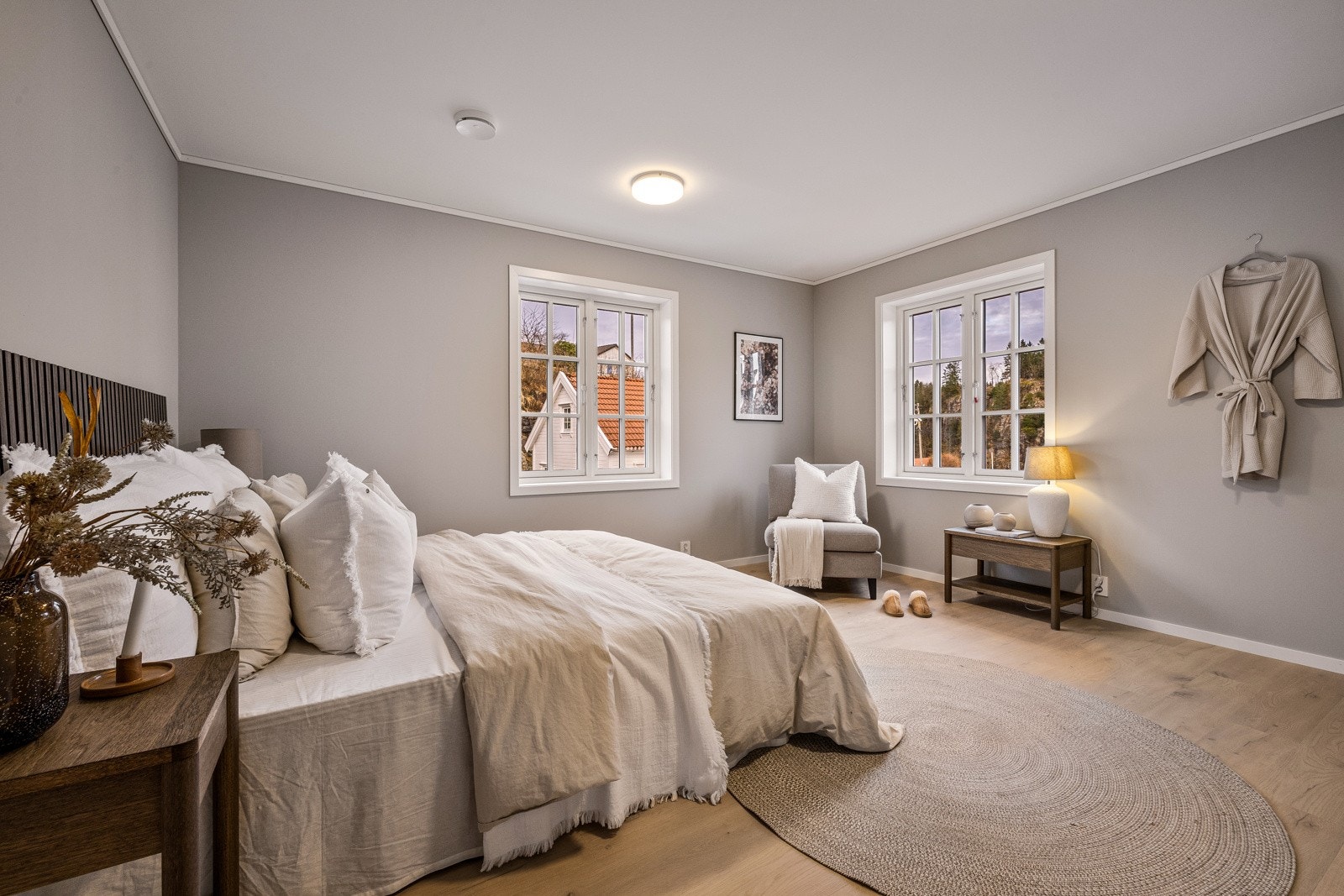 - Hovedsoverommet holder 17,6 kvm og har godt med innslipp av dagslys - Galleribilde