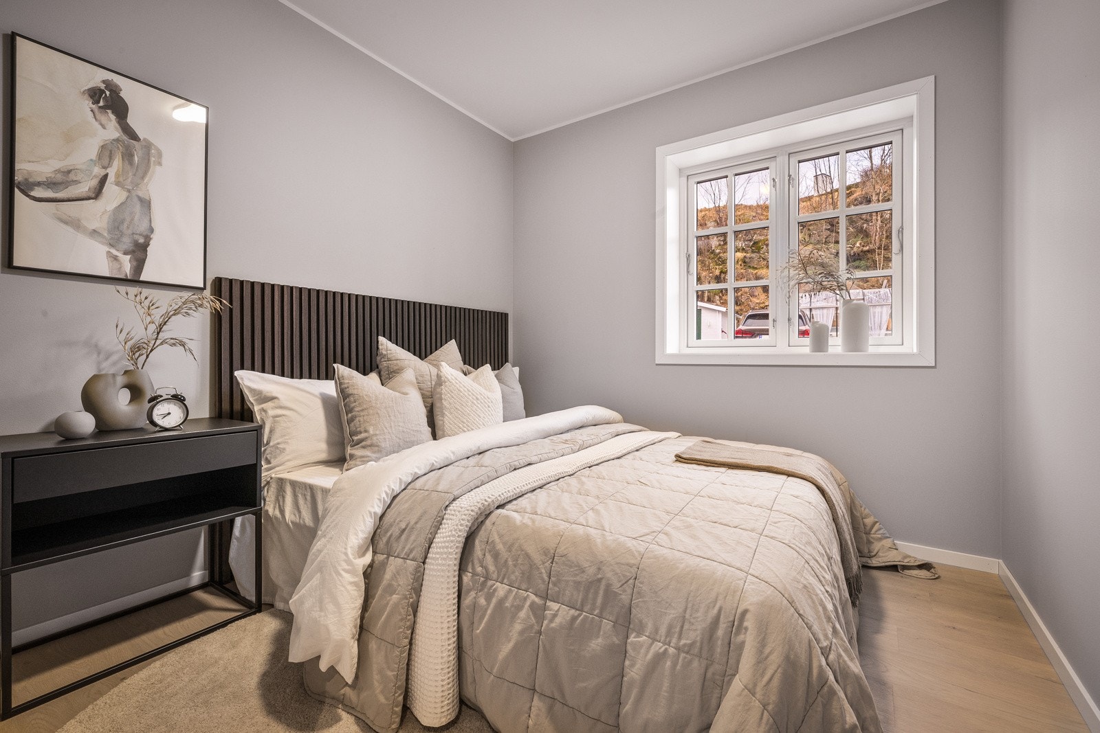 - Soverommene i 1. etasje er tilnærmet like i areal, og samtlige rom holder oppunder 8 kvm - Galleribilde