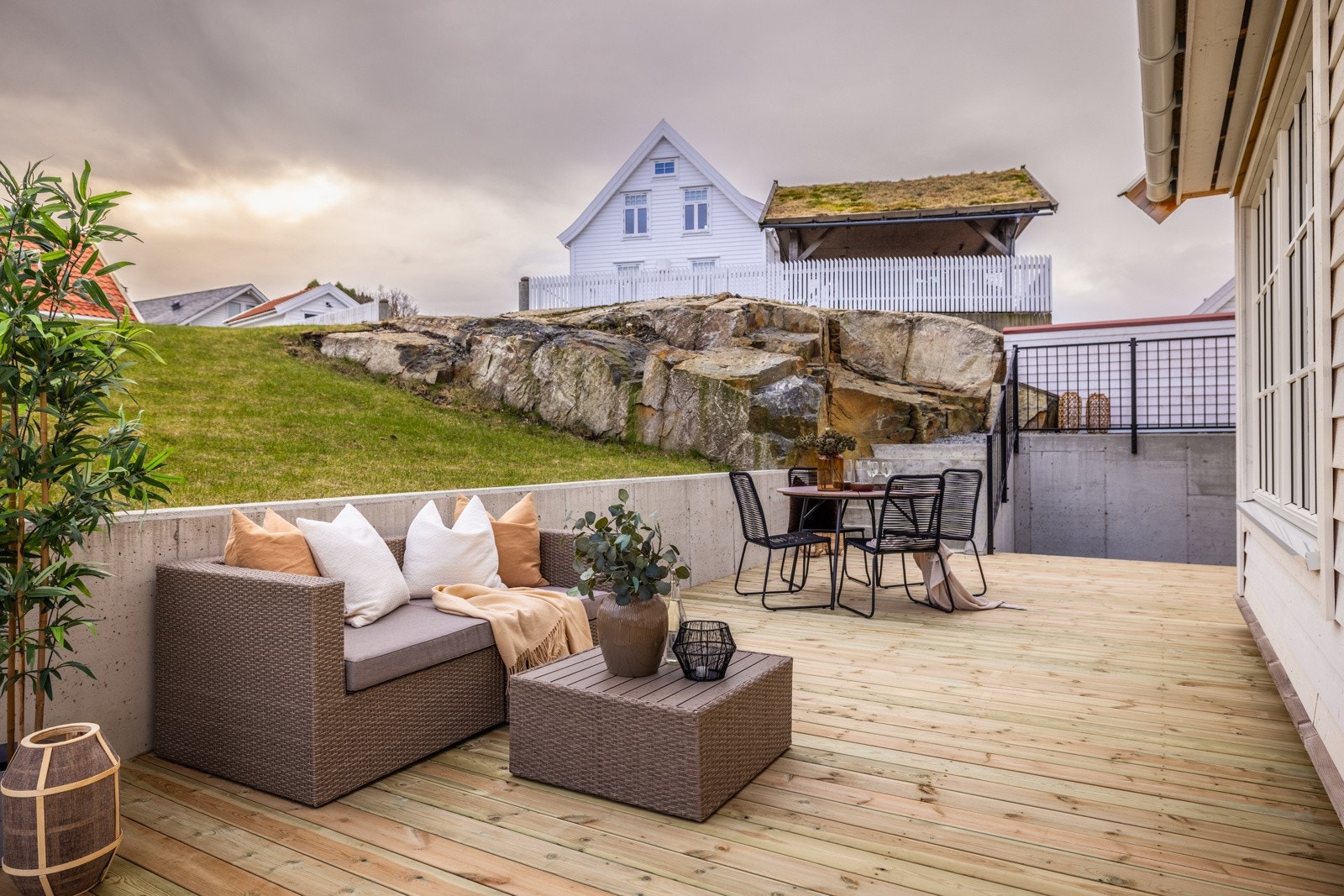 - Boligen har flere flotte og solrike terrasser, denne ligger sørvestvendt - Galleribilde