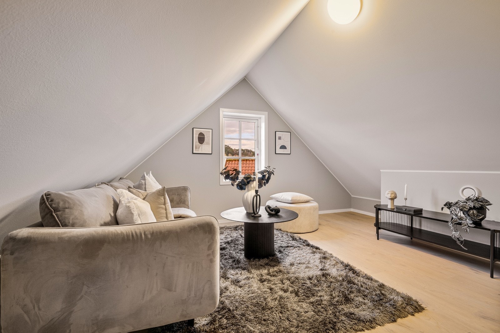 - Hele 10,7 kvm bodareal, som kan benyttes som TV-stue - Galleribilde