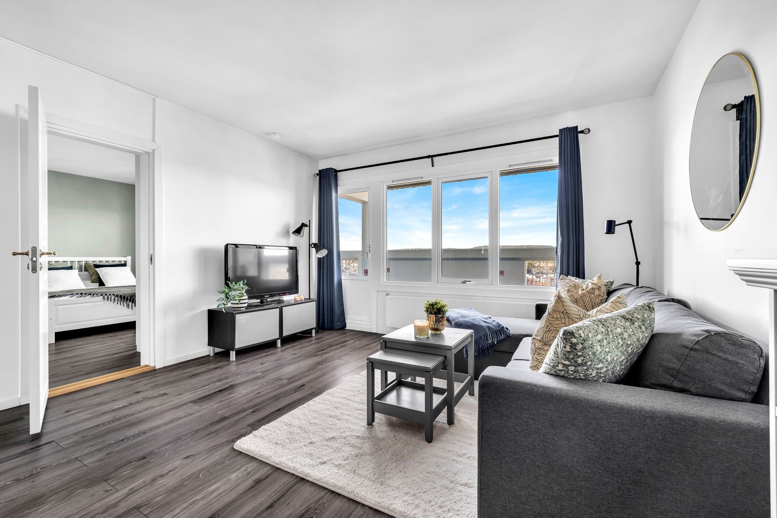 Velkommen til en flott utsiktsleilighet i 12.etg! Presentert av Endre Moe v/EIE eiendomsmegling avd. Galleribilde