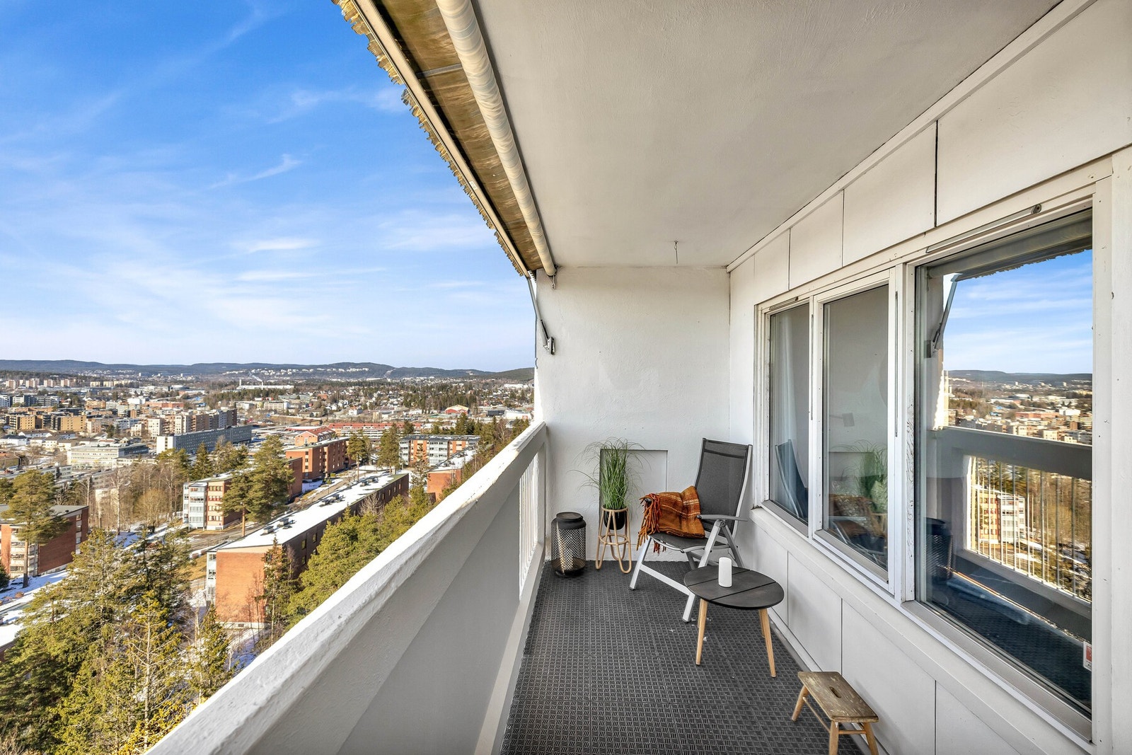 Leiligheten kan skilte med nyere standard, fantastisk utsikt og en sentral beliggenhet! Galleribilde