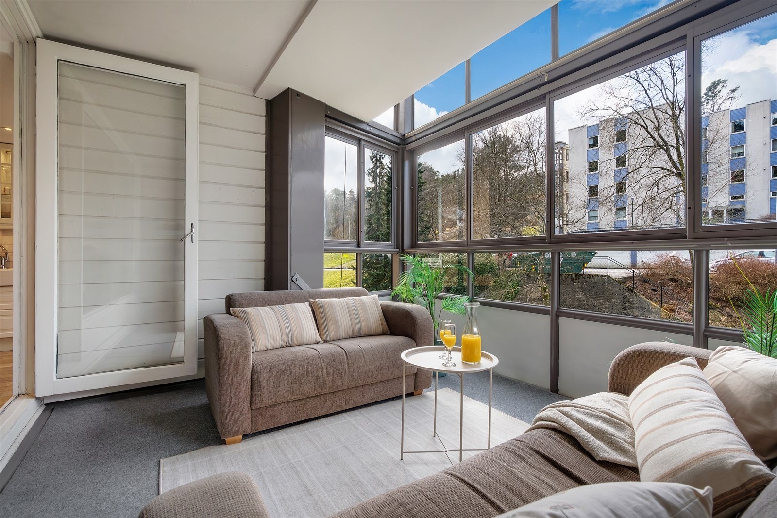 - Innglasset balkong som kan nytes både sommer og vinter - Galleribilde