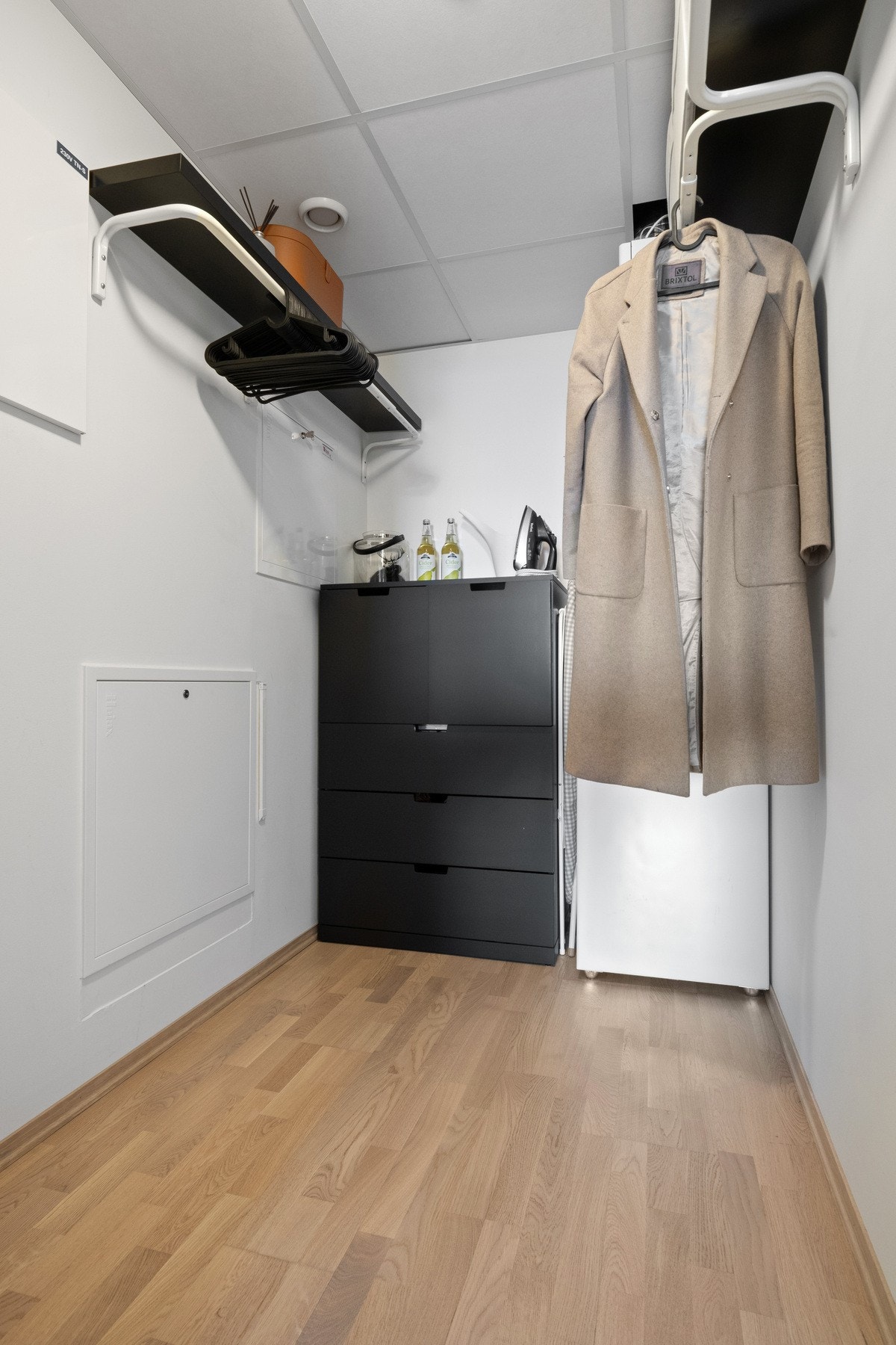 Egen praktisk bod / teknisk i leiligheten, i tillegg er det ekstra bod i kjelleretasjen. Galleribilde