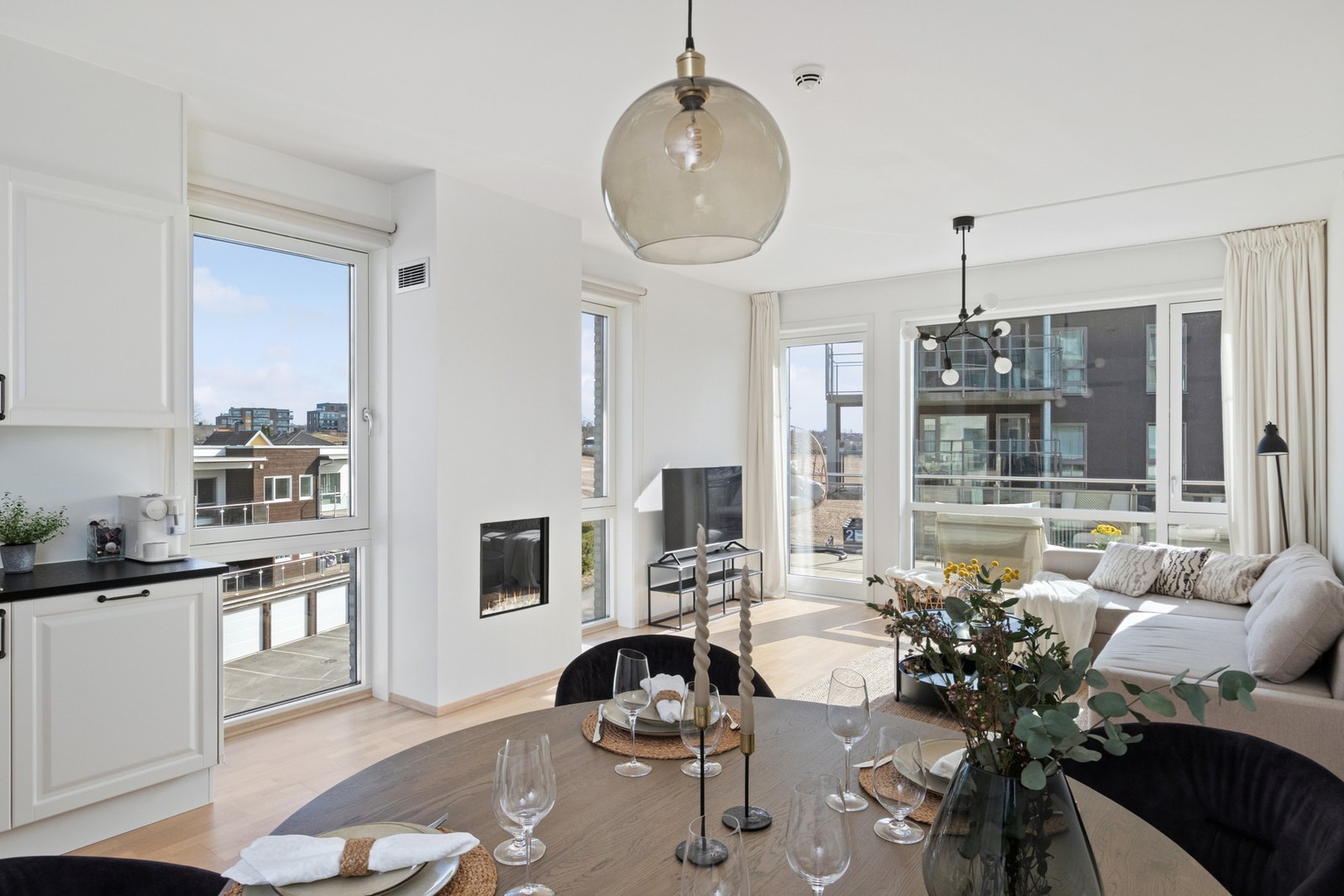 Her har man både vannbåren gulvvarme og gasspeis. Galleribilde