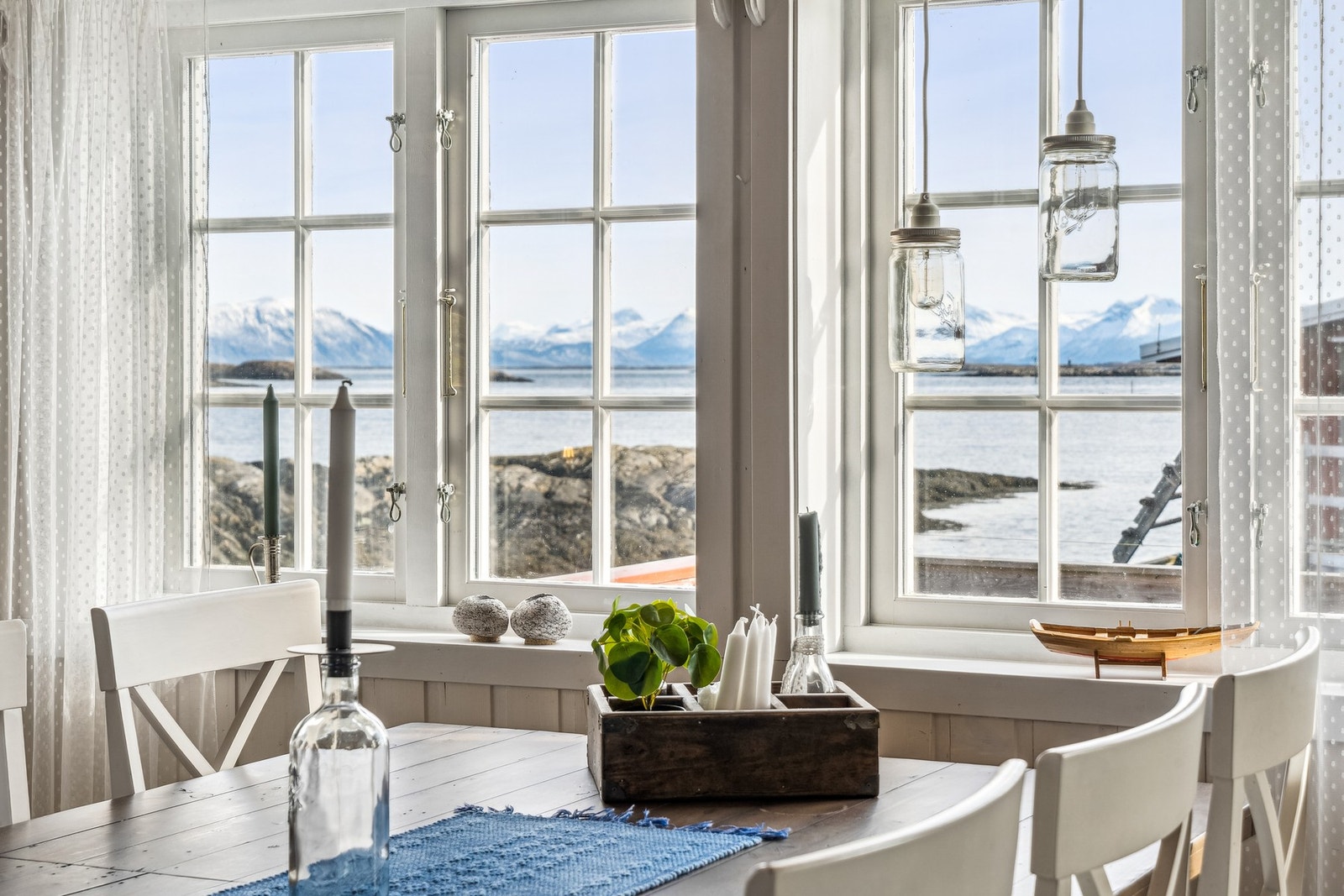 Her kan man sitte å nyte utsikten Galleribilde