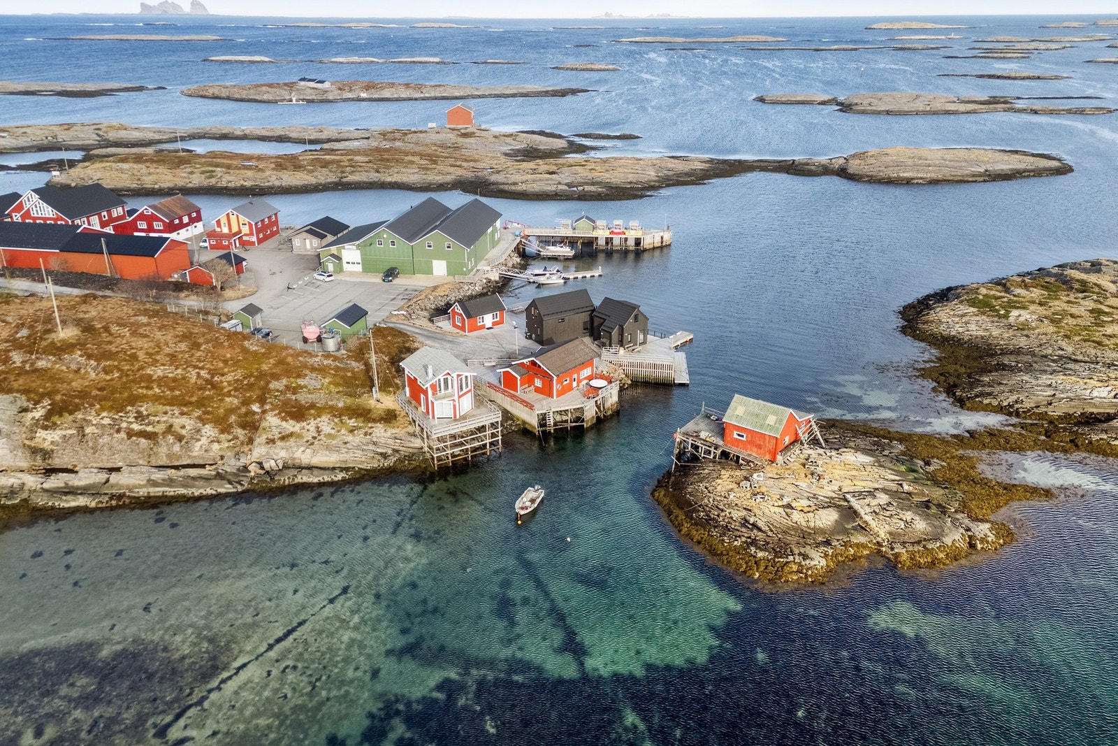 Dronebilde av eiendommen og nærområdet Galleribilde