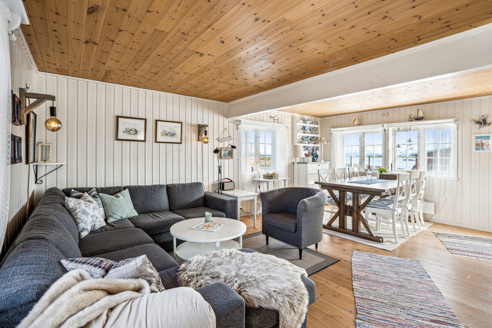 Koselig og lys stue Galleribilde