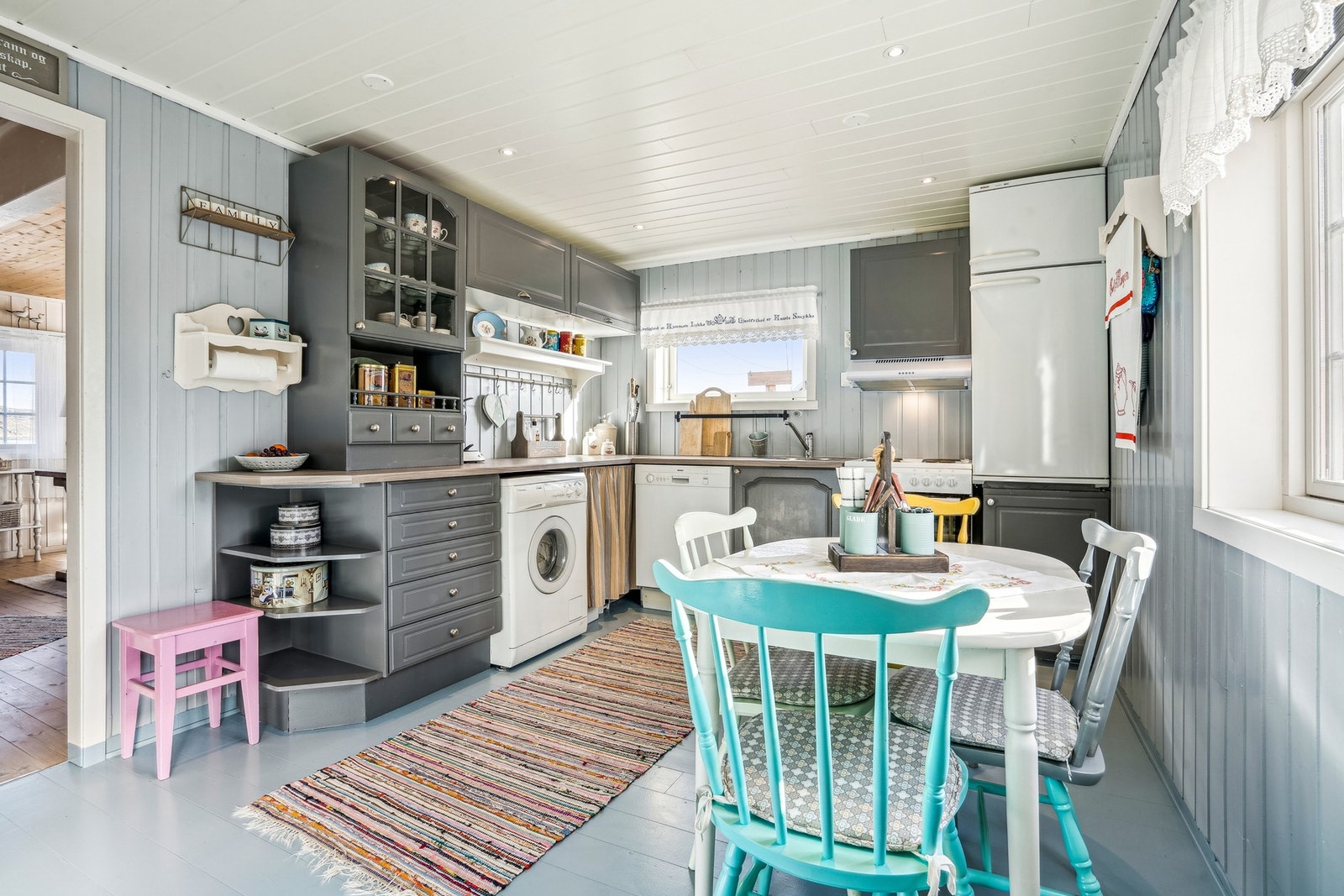 Godt med skap og benkeplass Galleribilde