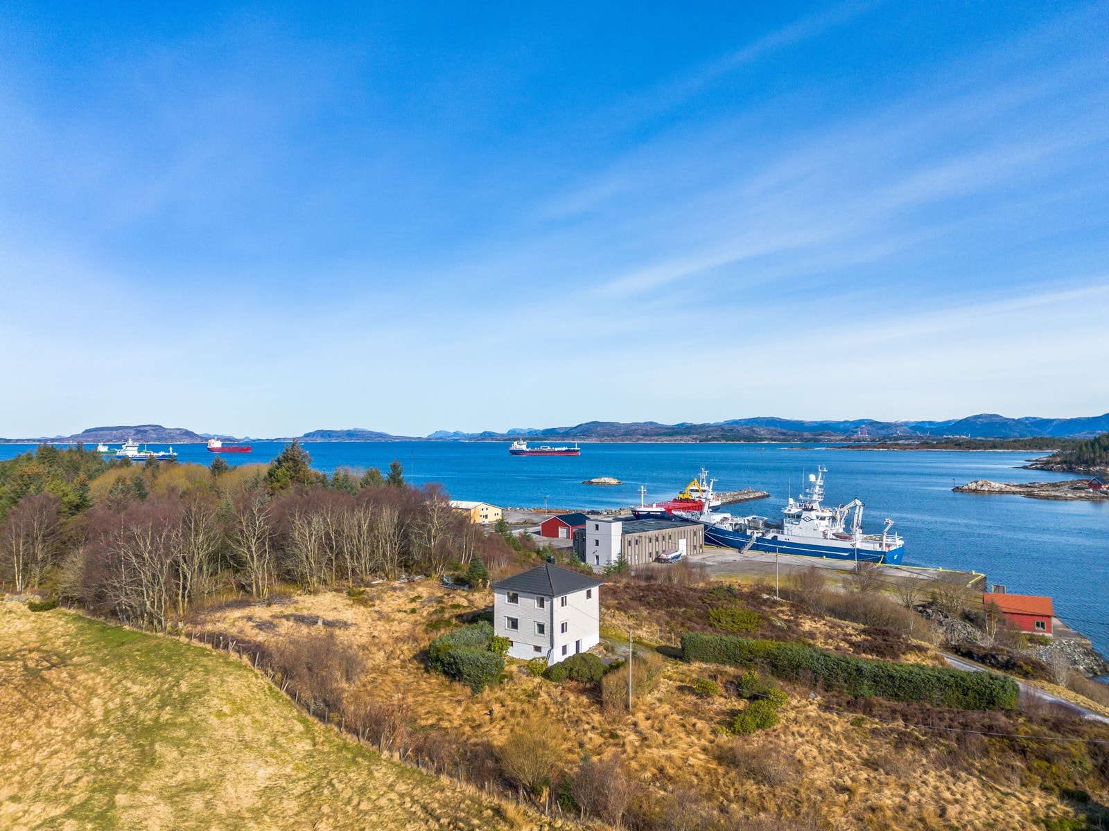 Privatmegleren v/ John Lampe ønsker hjertelig velkommen til Tresvikvegen 80 Galleribilde