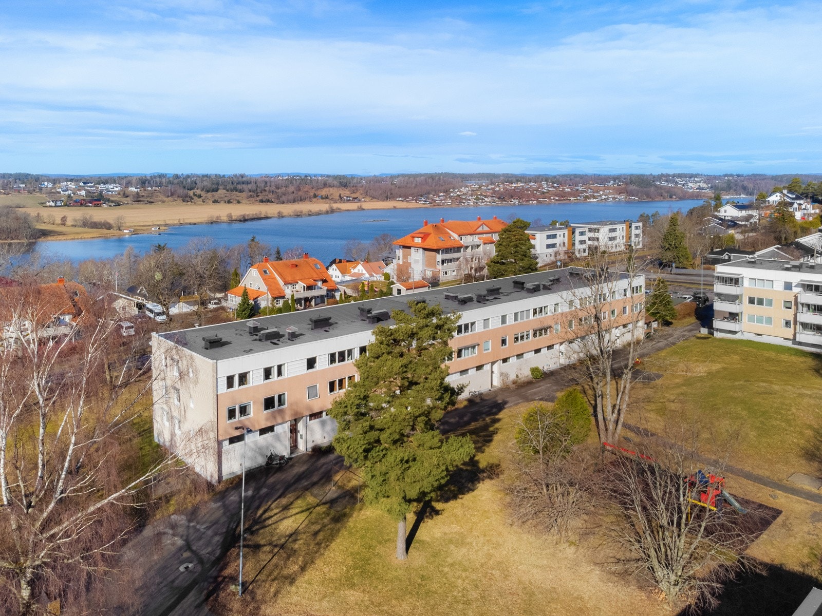 Velkommen til Kjernåsveien 1E v/Erlend Løvold. Galleribilde