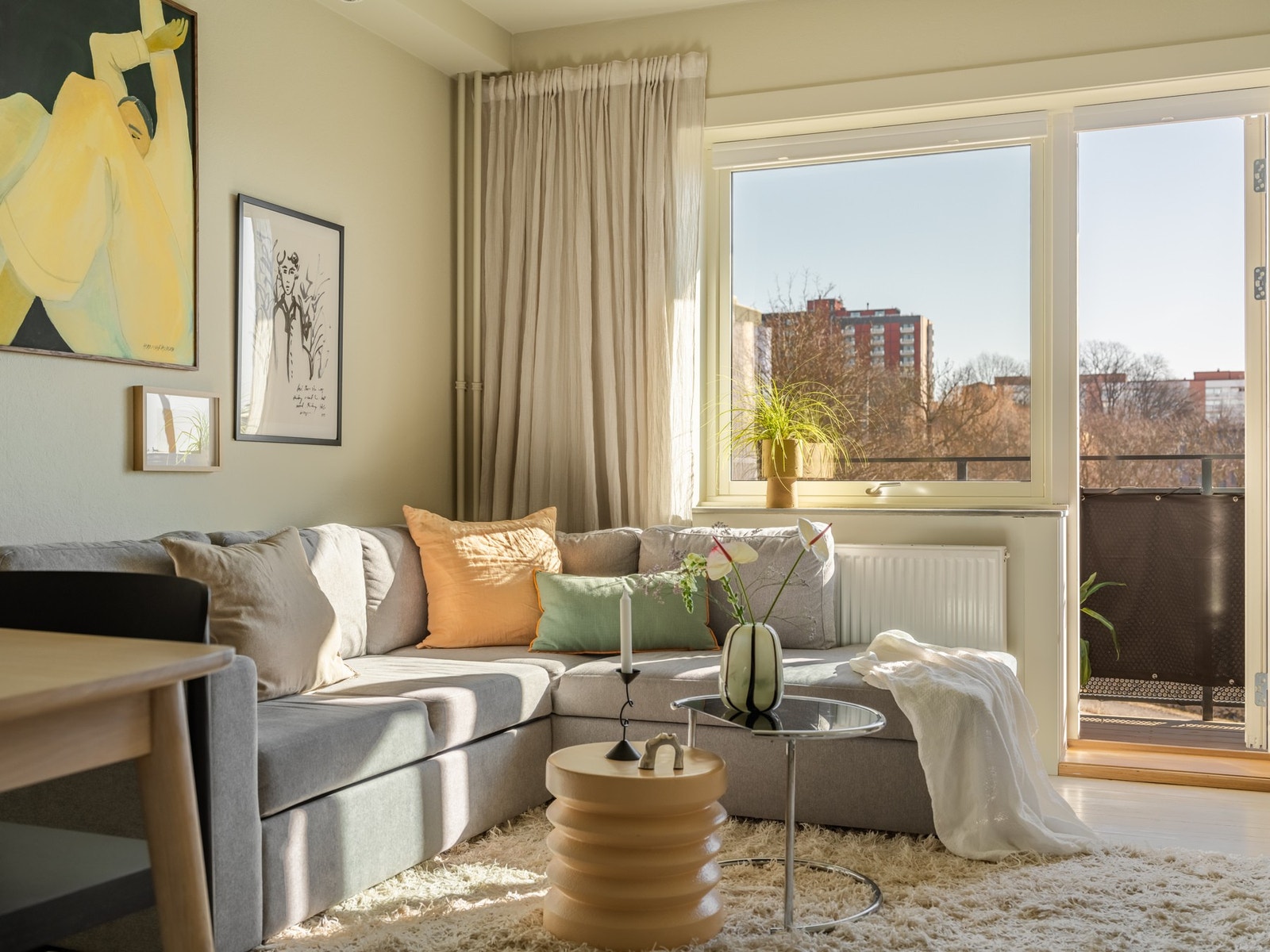 Og bare se på det nydelige lyset som strømmer inn her! Galleribilde