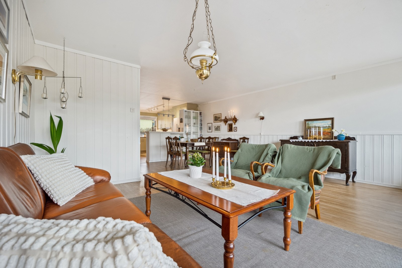 Det er oppvarming via radiatorer som gir en jevn og god temperatur året gjennom. Galleribilde