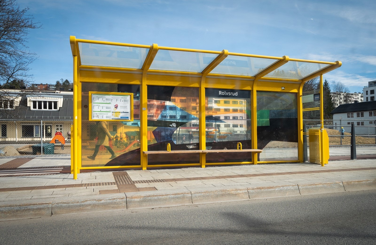 Lørenskog har et bredt utvalg av kollektivtransport, med bla. buss og tog, som enkelt tar deg inn til Oslo eller Lillestrøm på kort tid. Galleribilde