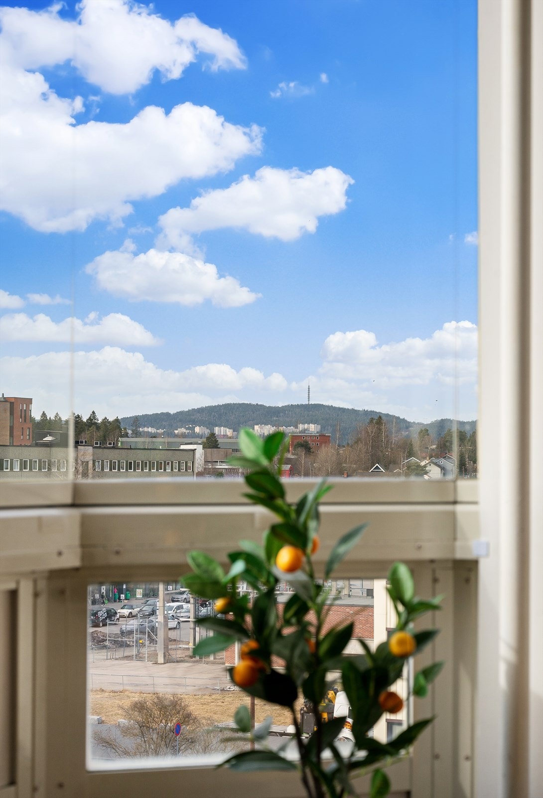 Fra balkongen har man et hyggelig utsyn. Galleribilde