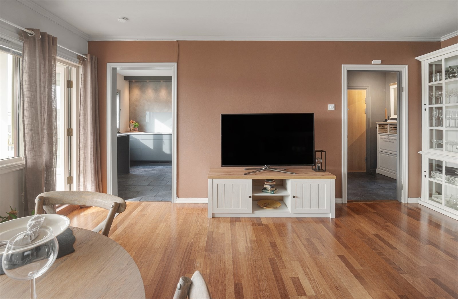 Takhøyden i leiligheten er på 2,48m. Galleribilde