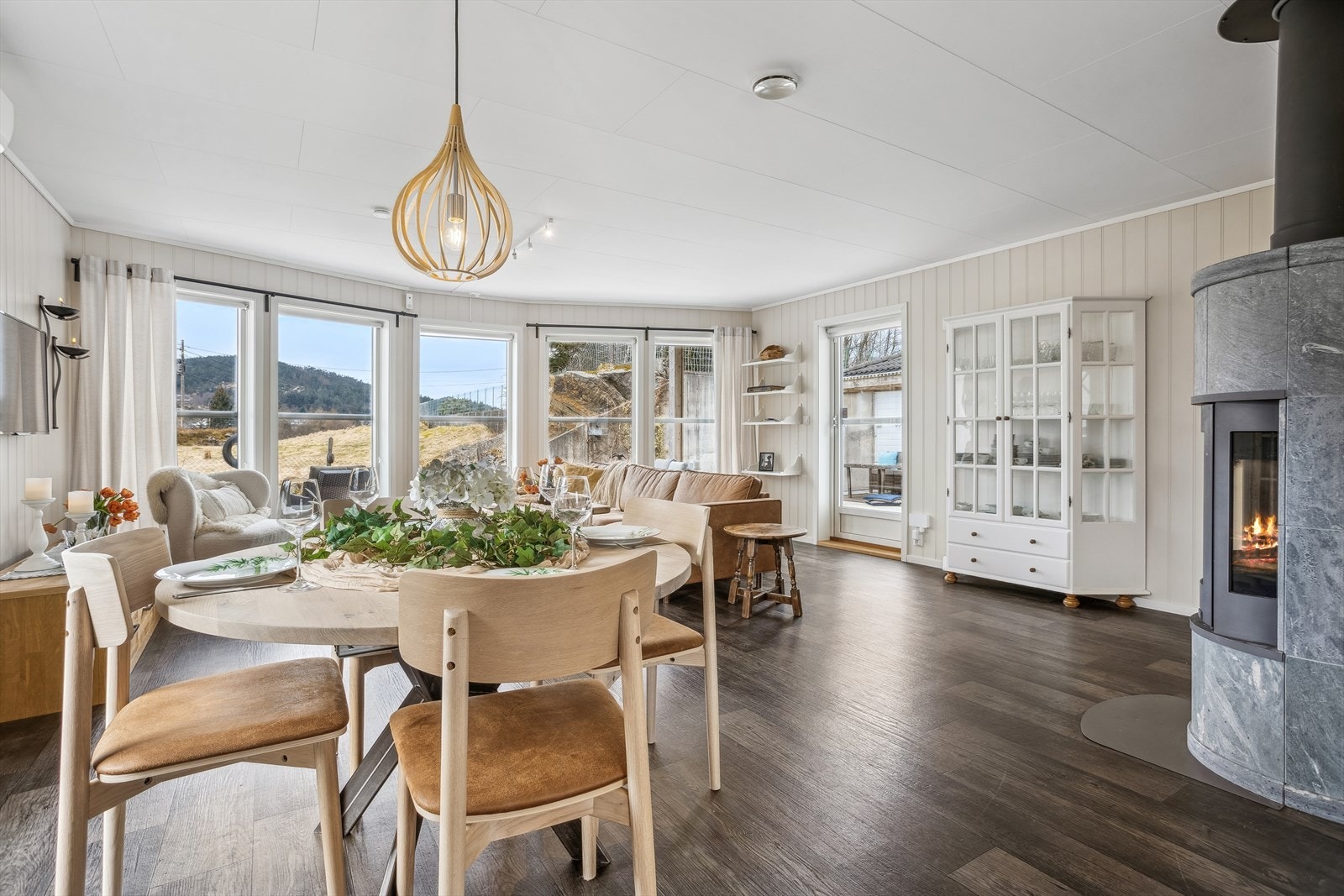 Fra stuen er det også tilkomst til terrassen via terrassedør. Galleribilde