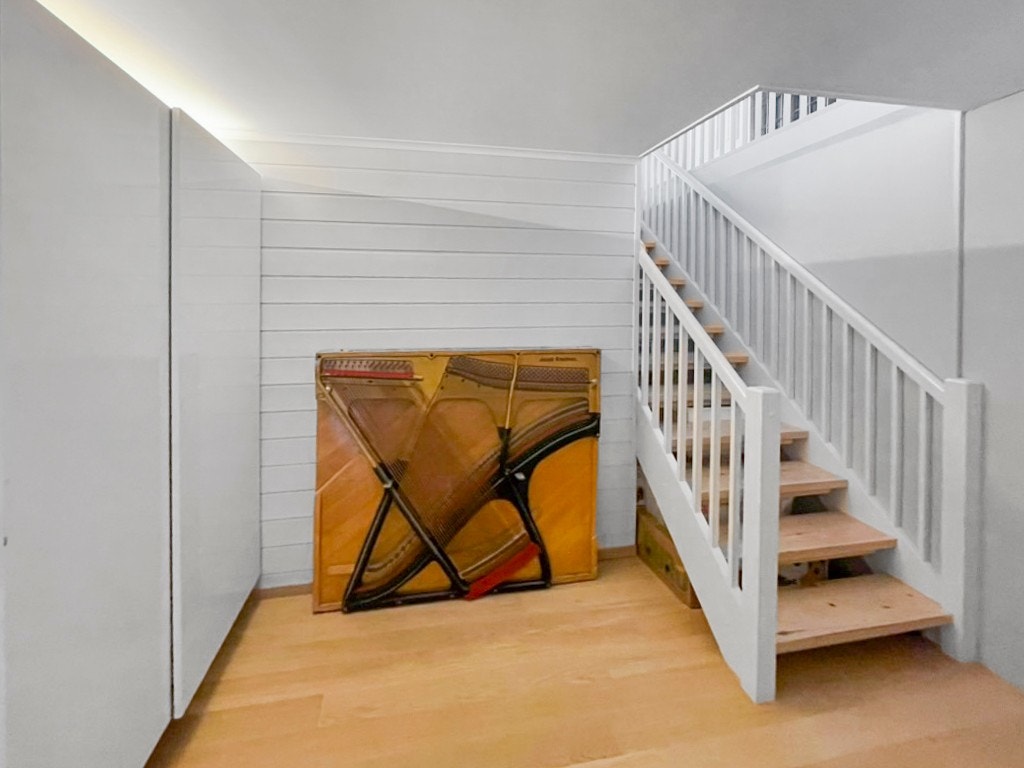 Gang - ved siden av har du vindfanget hvor inngangspartiet er. Galleribilde