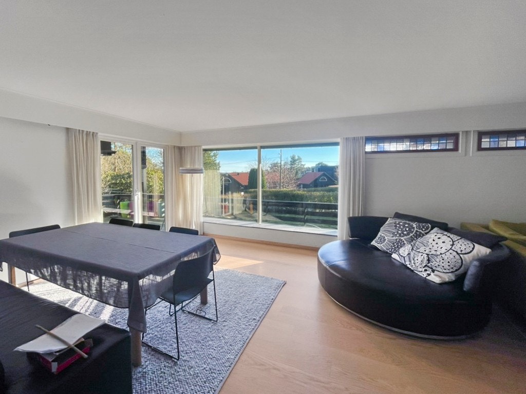 Stor og åpen stue Galleribilde