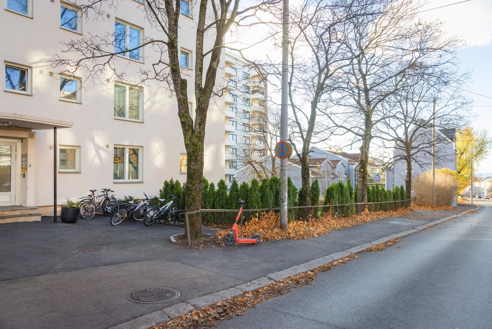 Borettslaget eier 2 næringslokaler + en utleieleilighet i gården, som bidrar til inntjening til borettslaget. Galleribilde