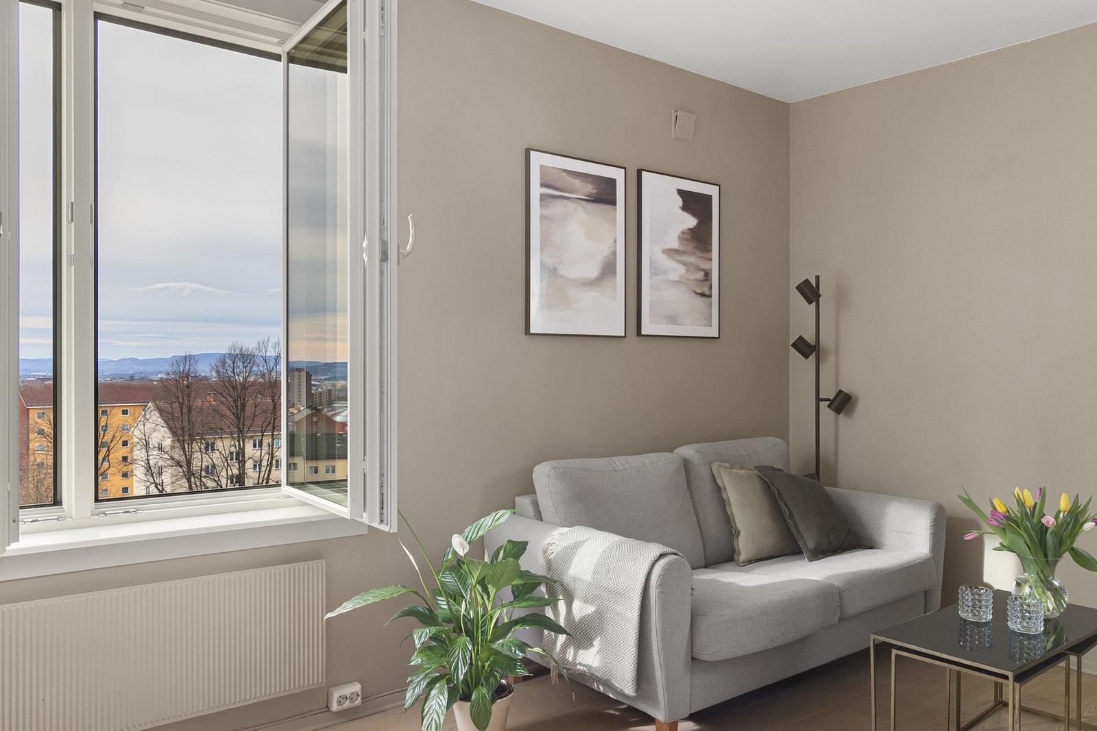 Det er to personheiser i bygget. Galleribilde