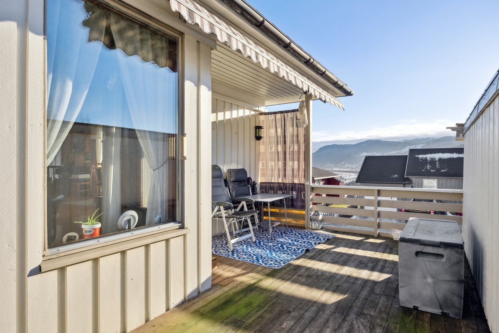 Med solrik terrasse og flott utsikt blir finværsdagene ekstra hyggelige. Galleribilde