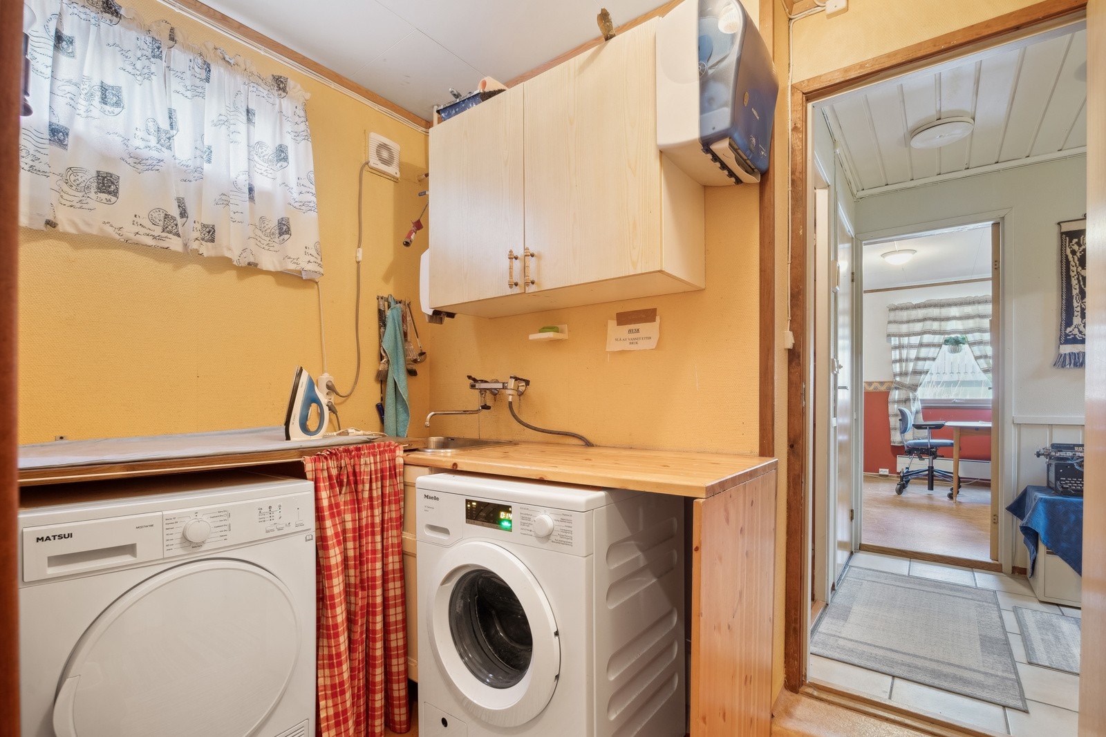 Vaskerom. Galleribilde