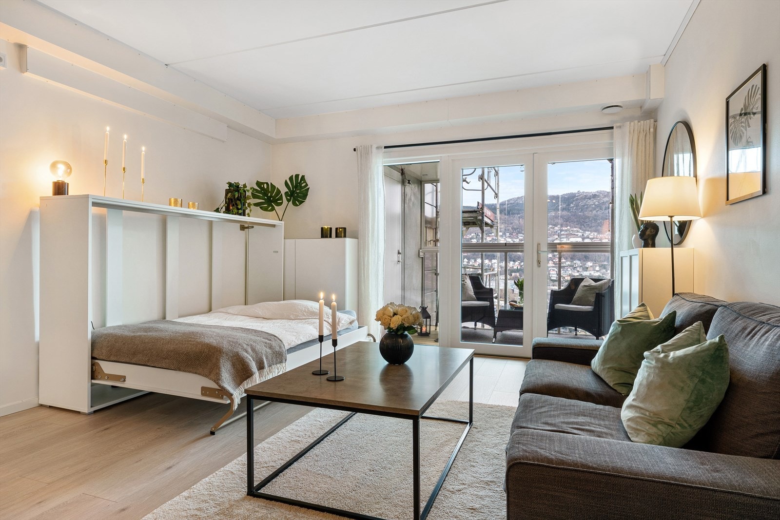 - Her kan du innrede med smarte løsninger for å utnytte arealet på best mulig (sengen medfølger handelen) - Galleribilde