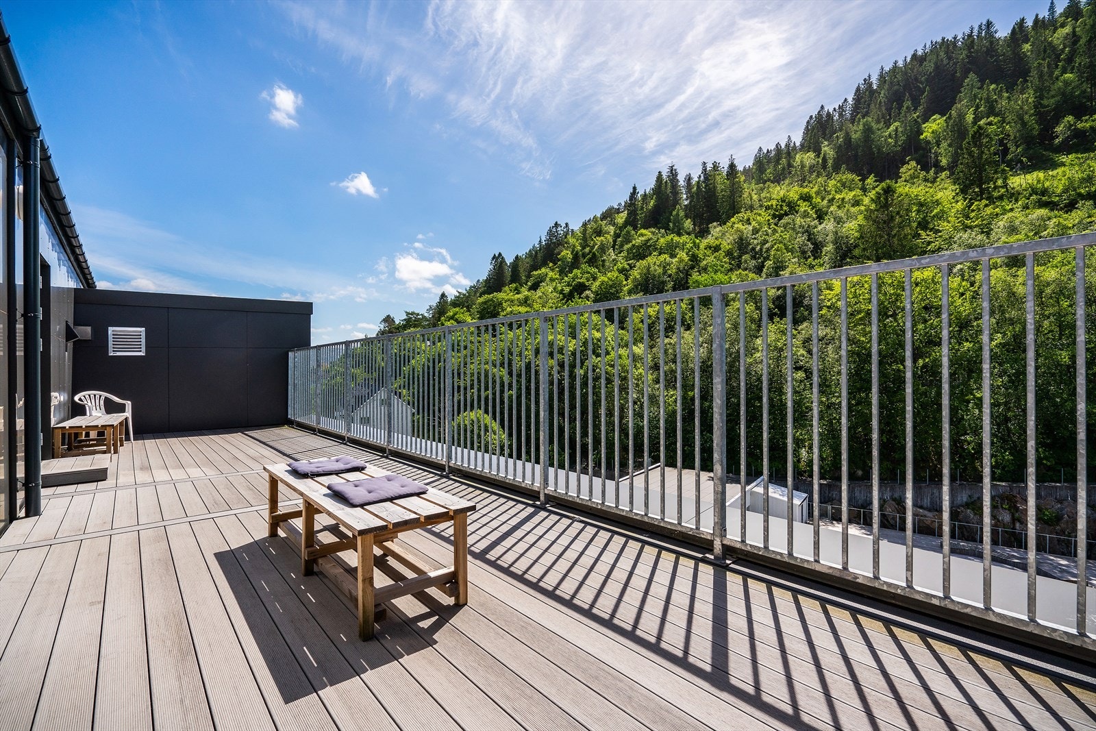 - Her kan man nyte solen og naturskjønn utsikt - Galleribilde