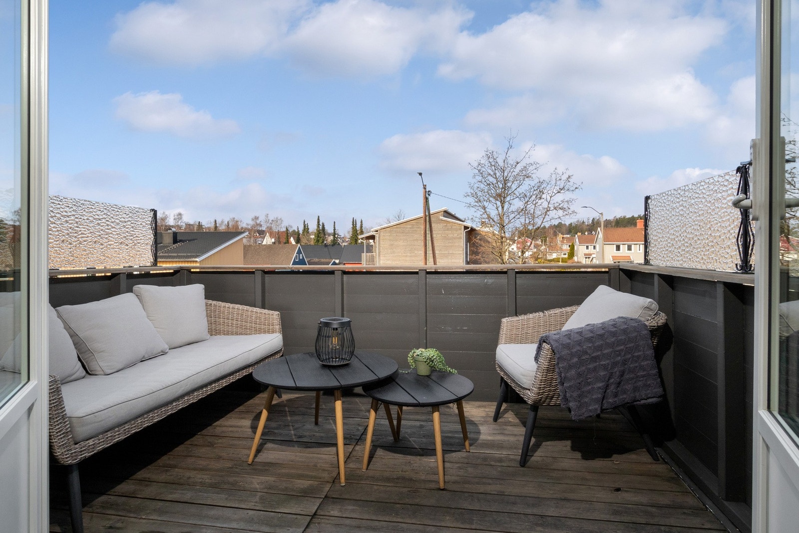 Vestvendt balkong med gode solforhold. Galleribilde