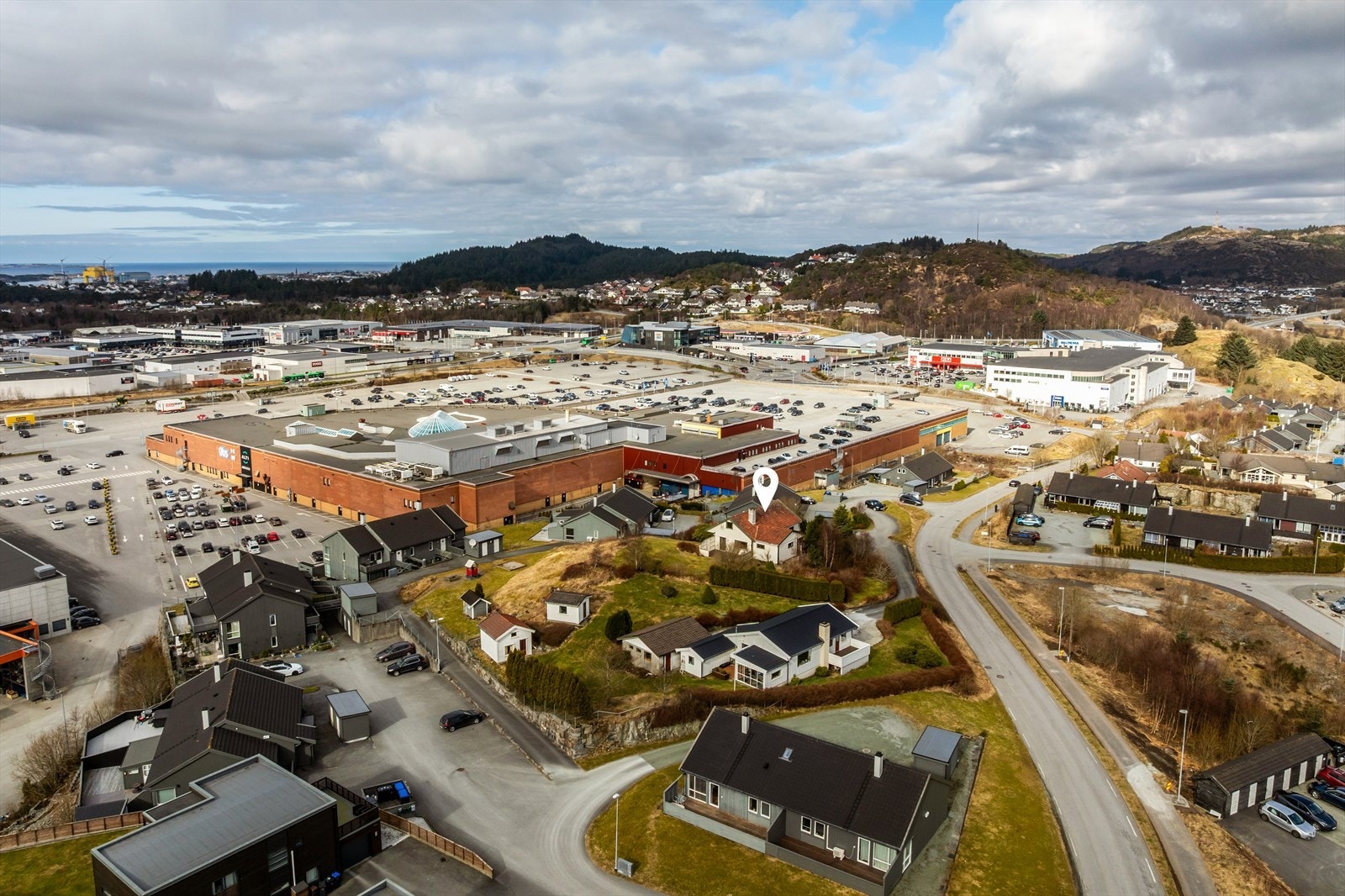 Eiendommen har en sentral beliggenhet midt i hjertet av det meste som skjer på Haugalandet Galleribilde
