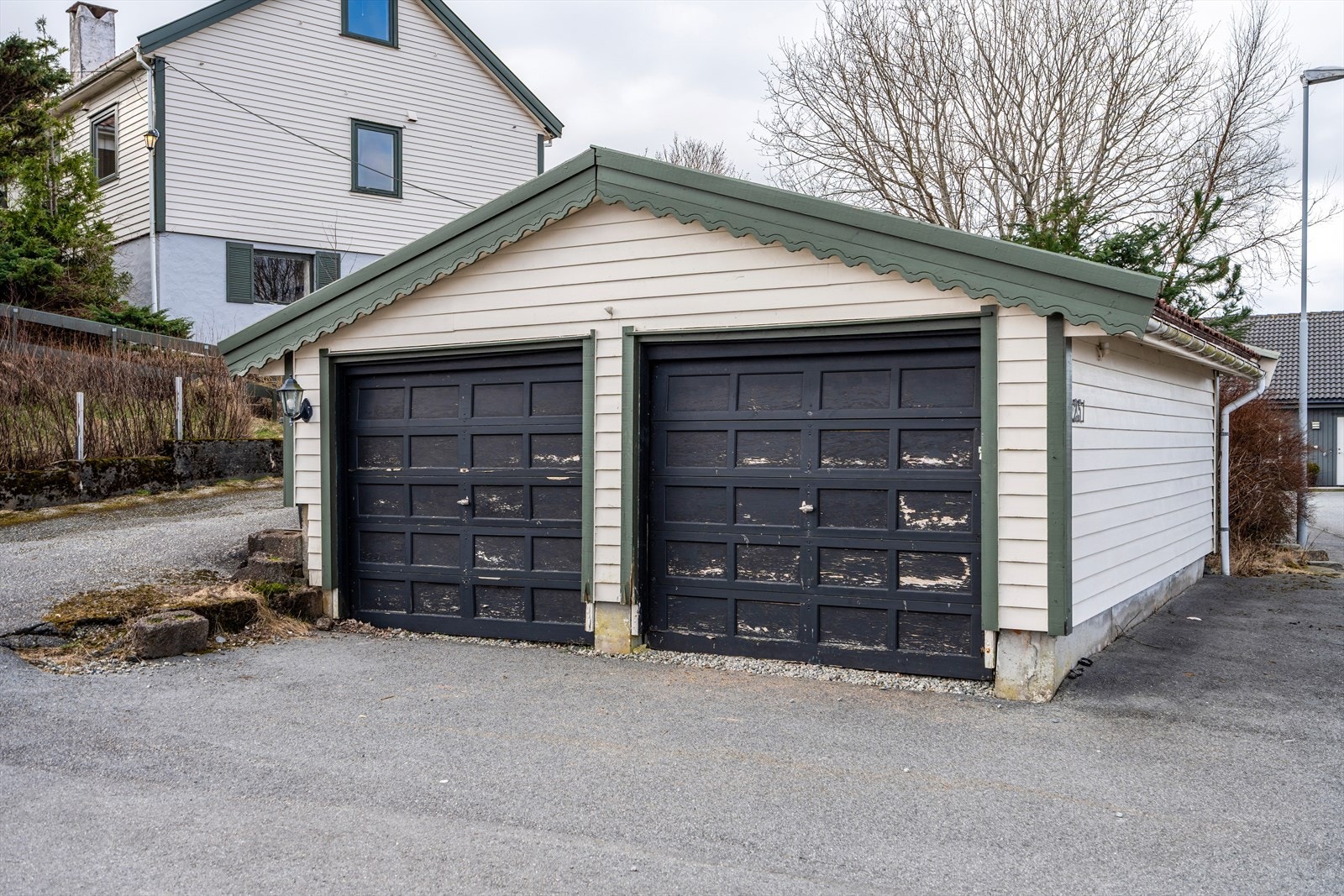 Gode parkeringsmuligheter i dobbel garasje Galleribilde