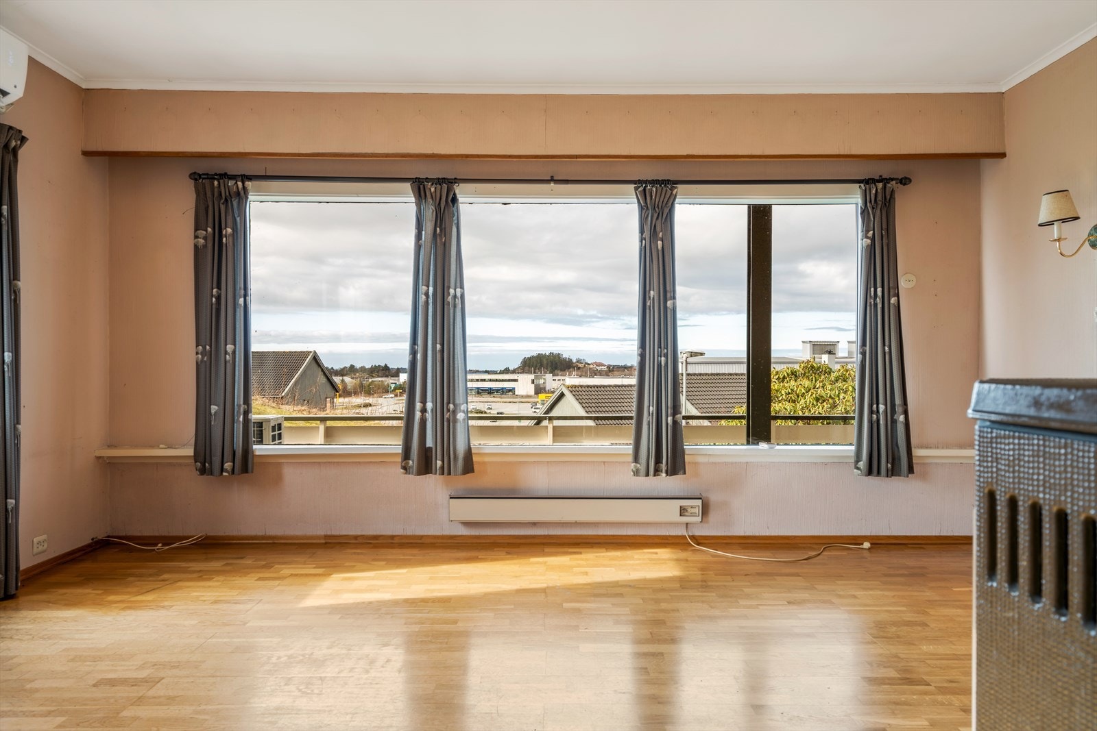 Store vinduer sørger for masse naturlig lysinnslipp Galleribilde