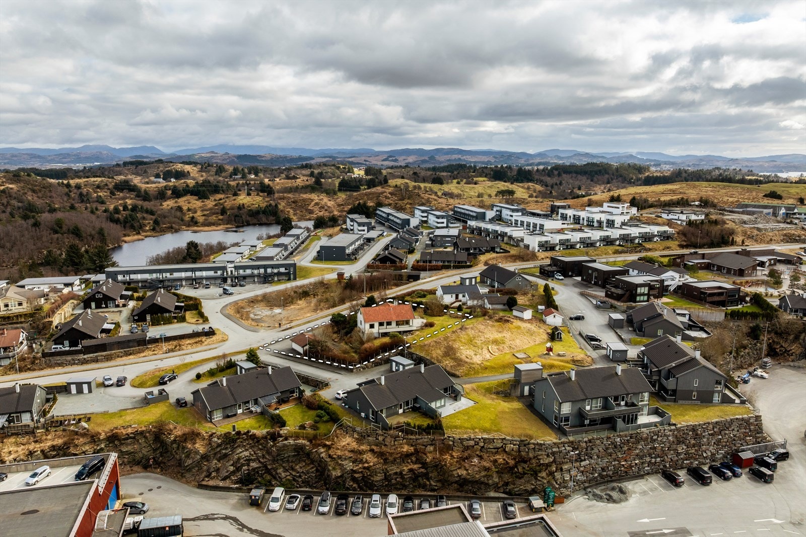 Velkommen til Ørpetveitvegen 251 - presentert av Christoffer Frøyland i Meglerhuset Rele Galleribilde