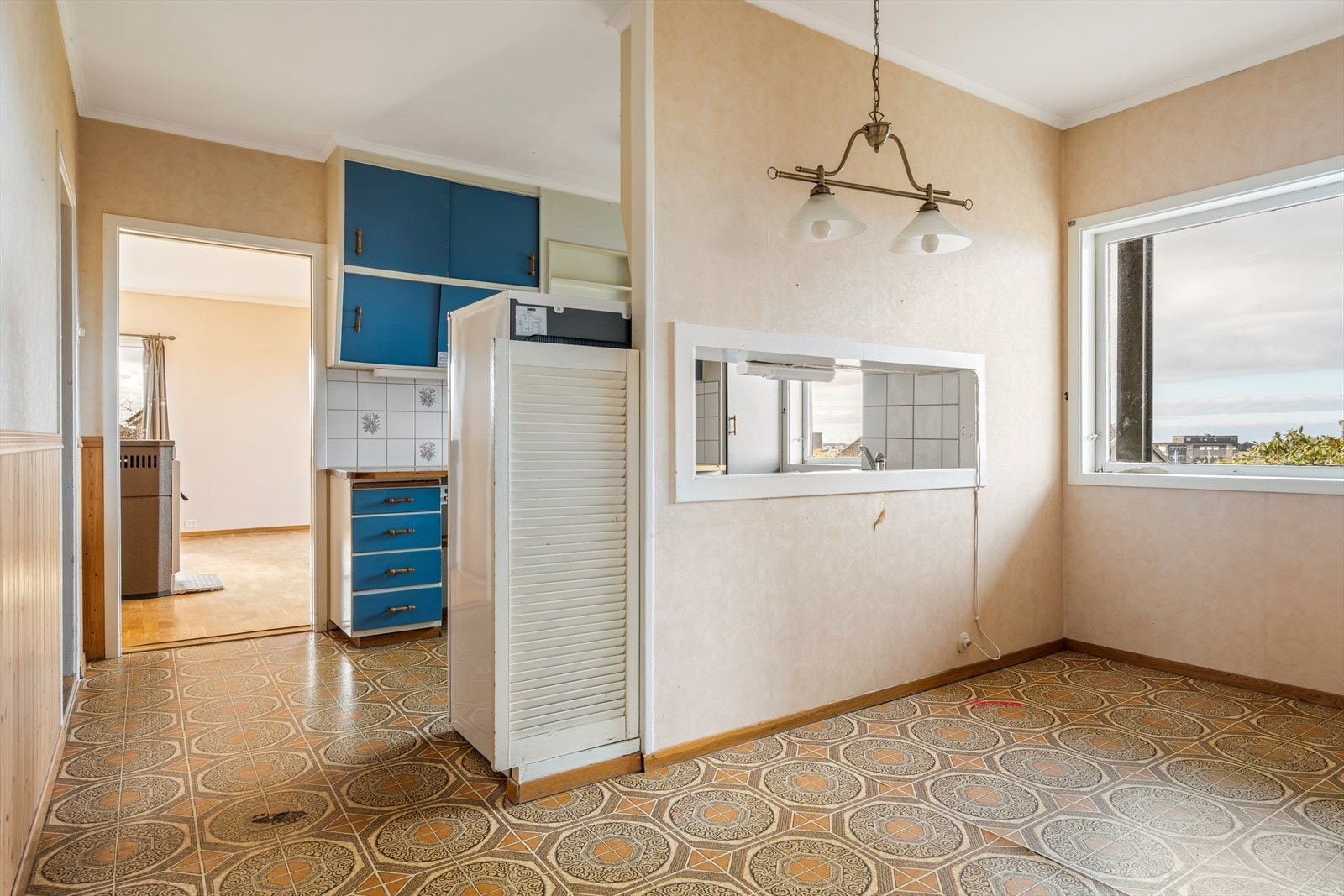 God plass til spisebord i egen sone ved kjøkkenet Galleribilde