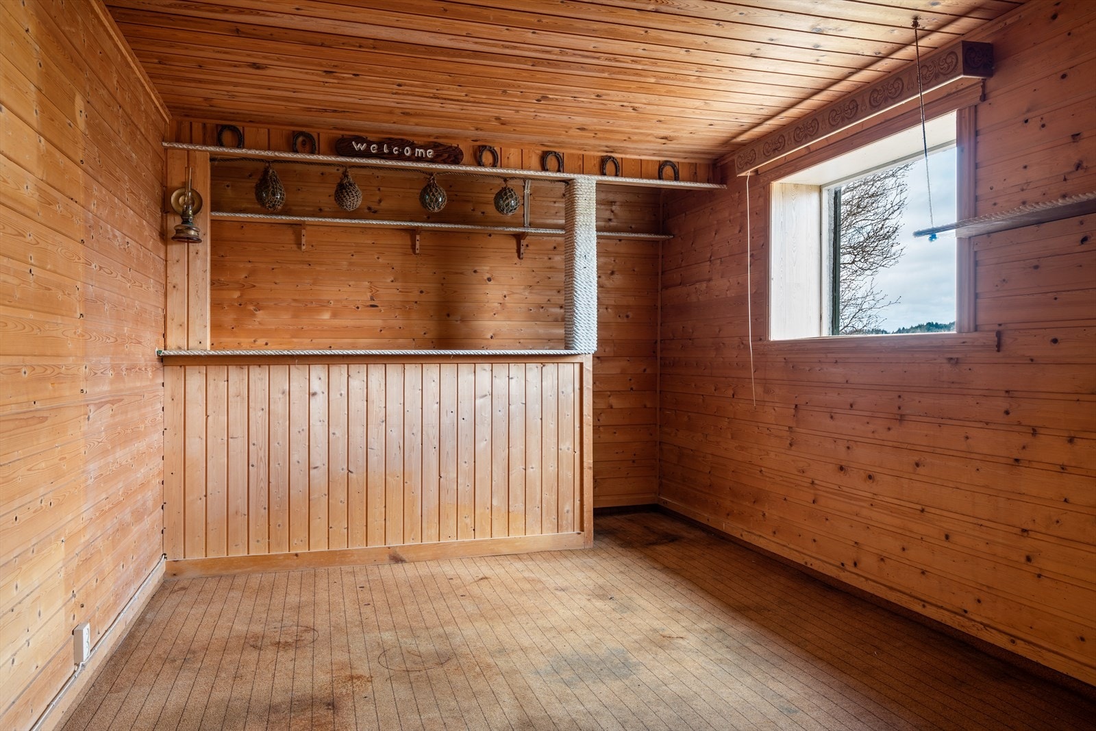 I boligens kjelleretasje finner man gang, hobbyrom, uinnredet kjellerrom og bod (rommene i denne etasjen er ikke godkjent som oppholdsrom) Galleribilde