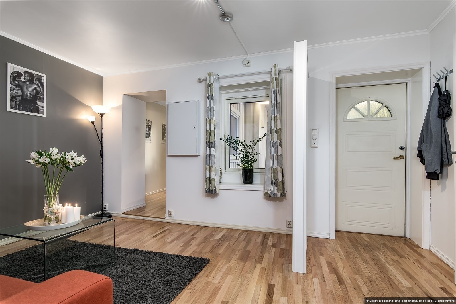 Boligen består av Stue/gang i åpen løsning, kjøkken, bad og soverom. Galleribilde