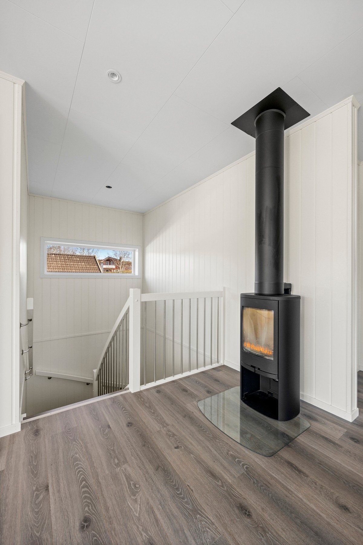 Boligen har oppvarming fra elektrisitet og vedfyring Galleribilde
