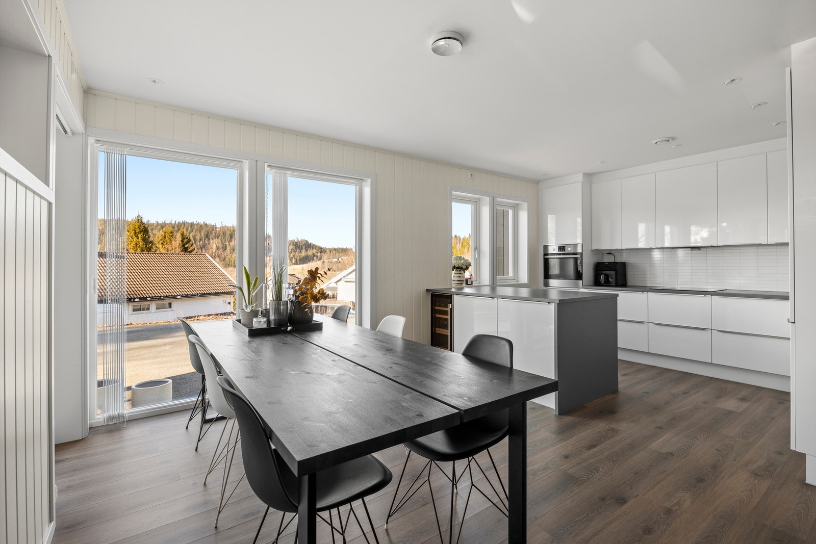 Spisestue og kjøkken måler 24,5 kvm. Galleribilde