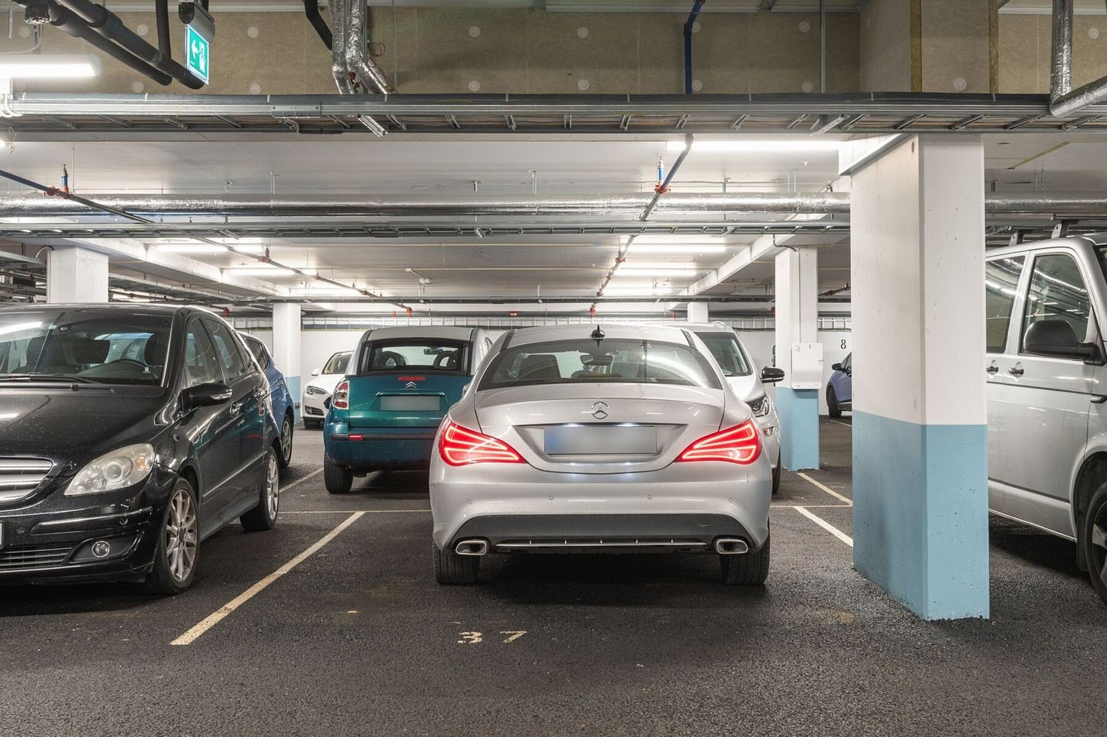 Med leiligheten følger en garasjeplass i kjeller, med direkte heisadkomst til leiligheten. Galleribilde