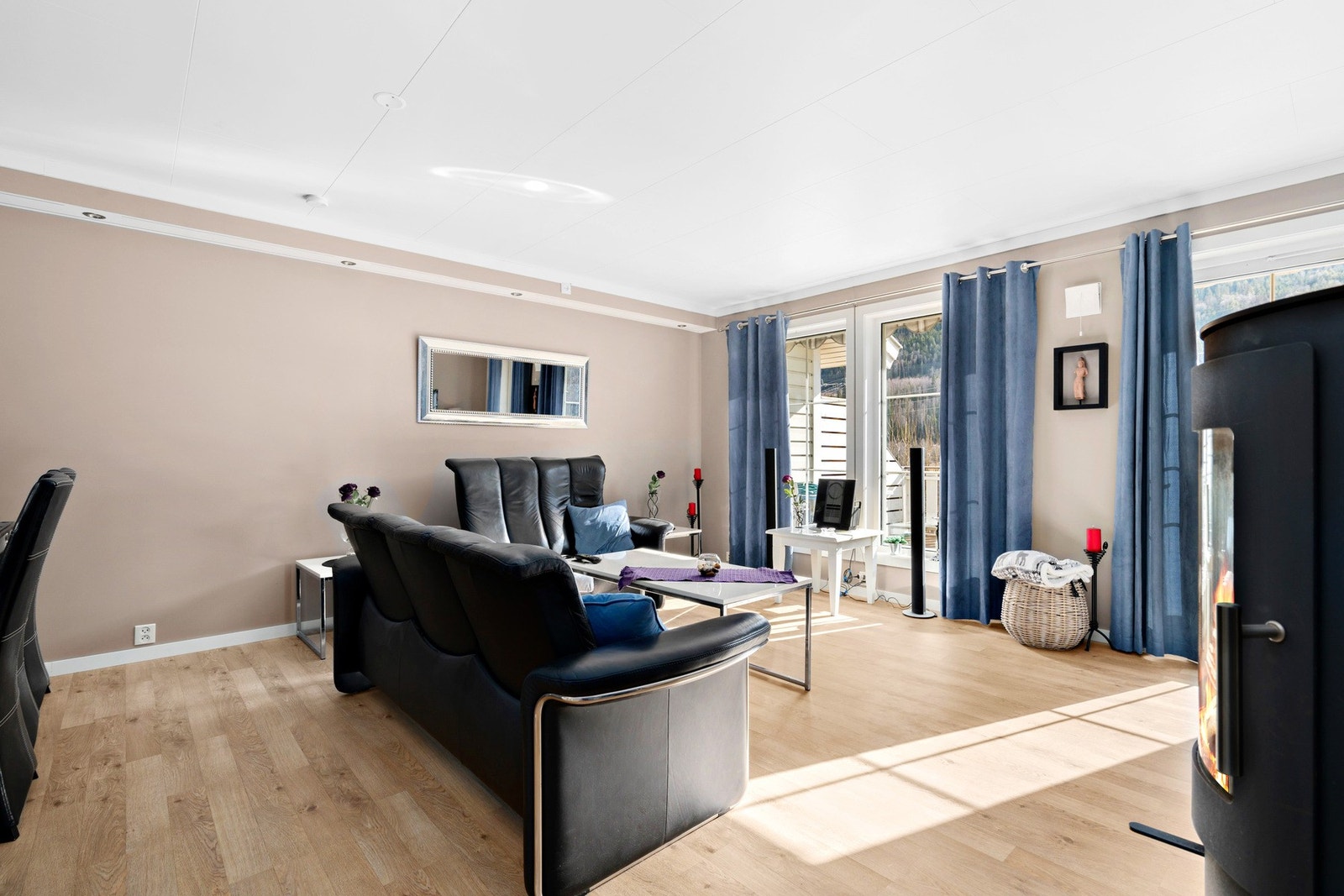 Downlights langs vegg Galleribilde