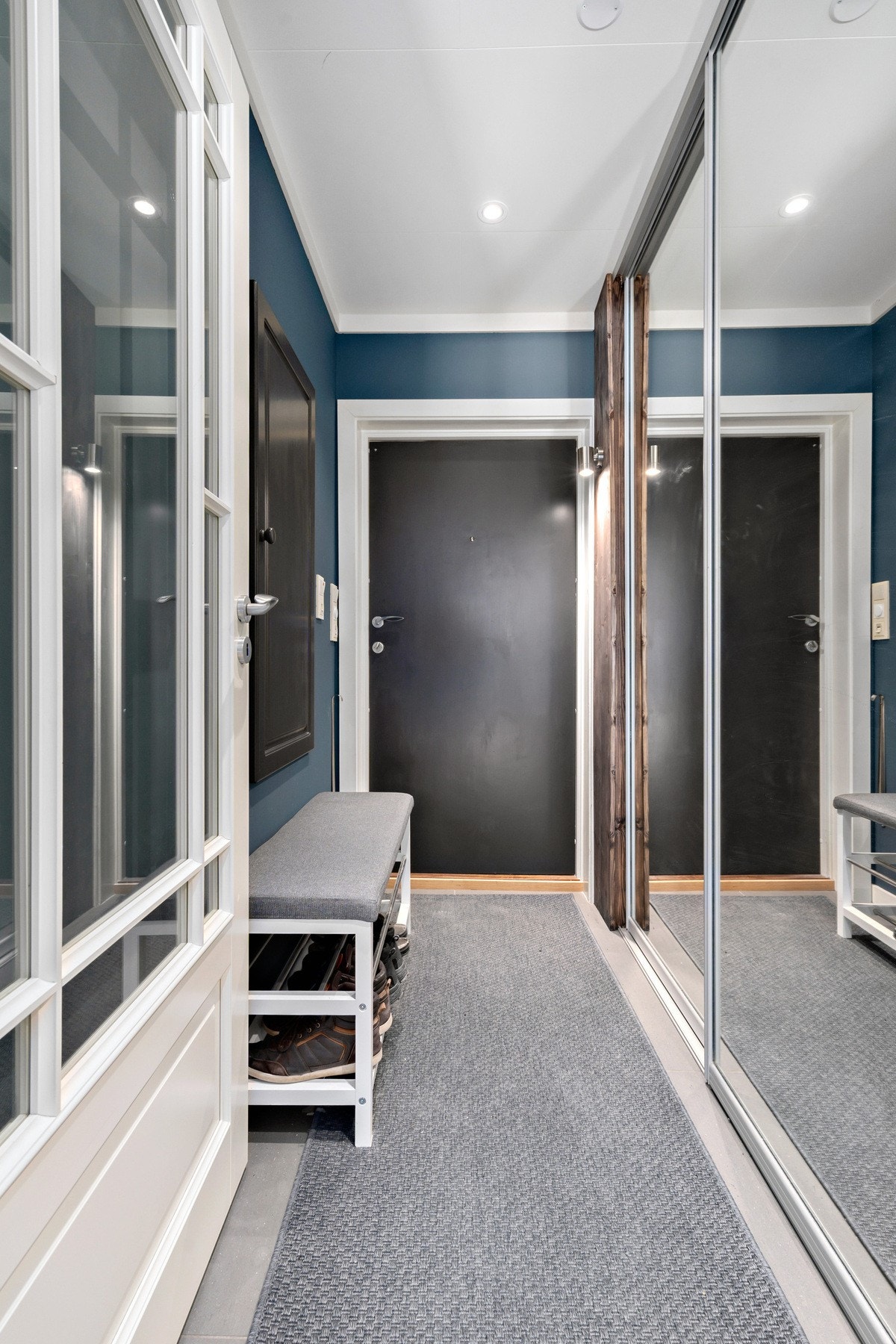 Velkommen inn - flislagt gulv med varme Galleribilde